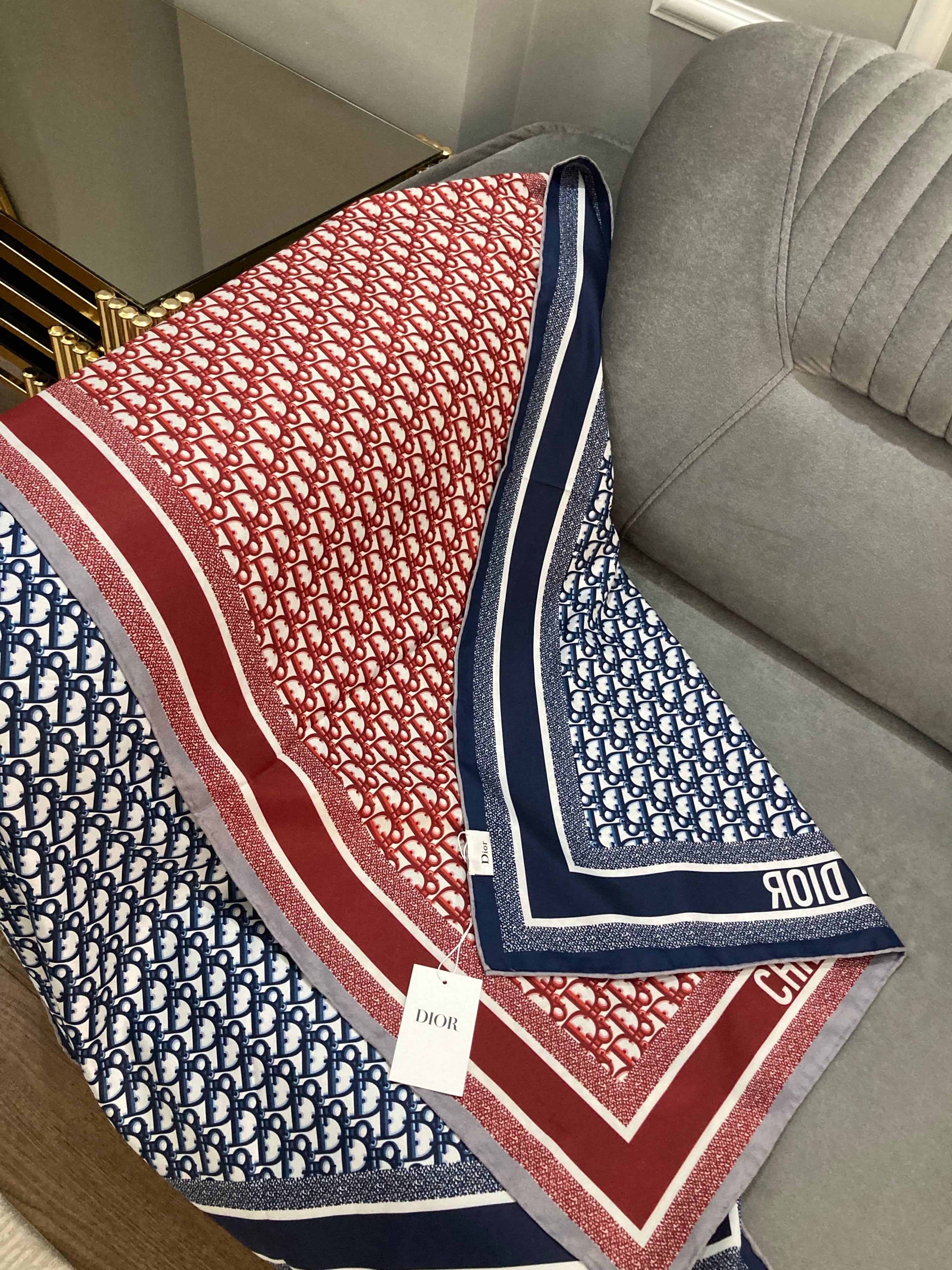 D Desen Çift Taraflı Twill İpek Şal 