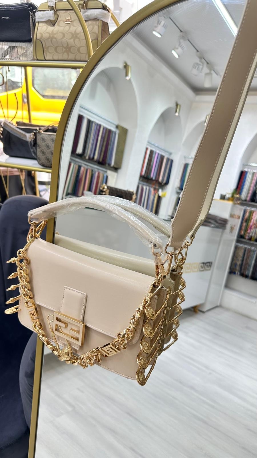 F Gold Detaylı Çanta Krem