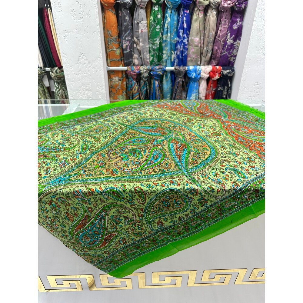 Hint ipeği şal