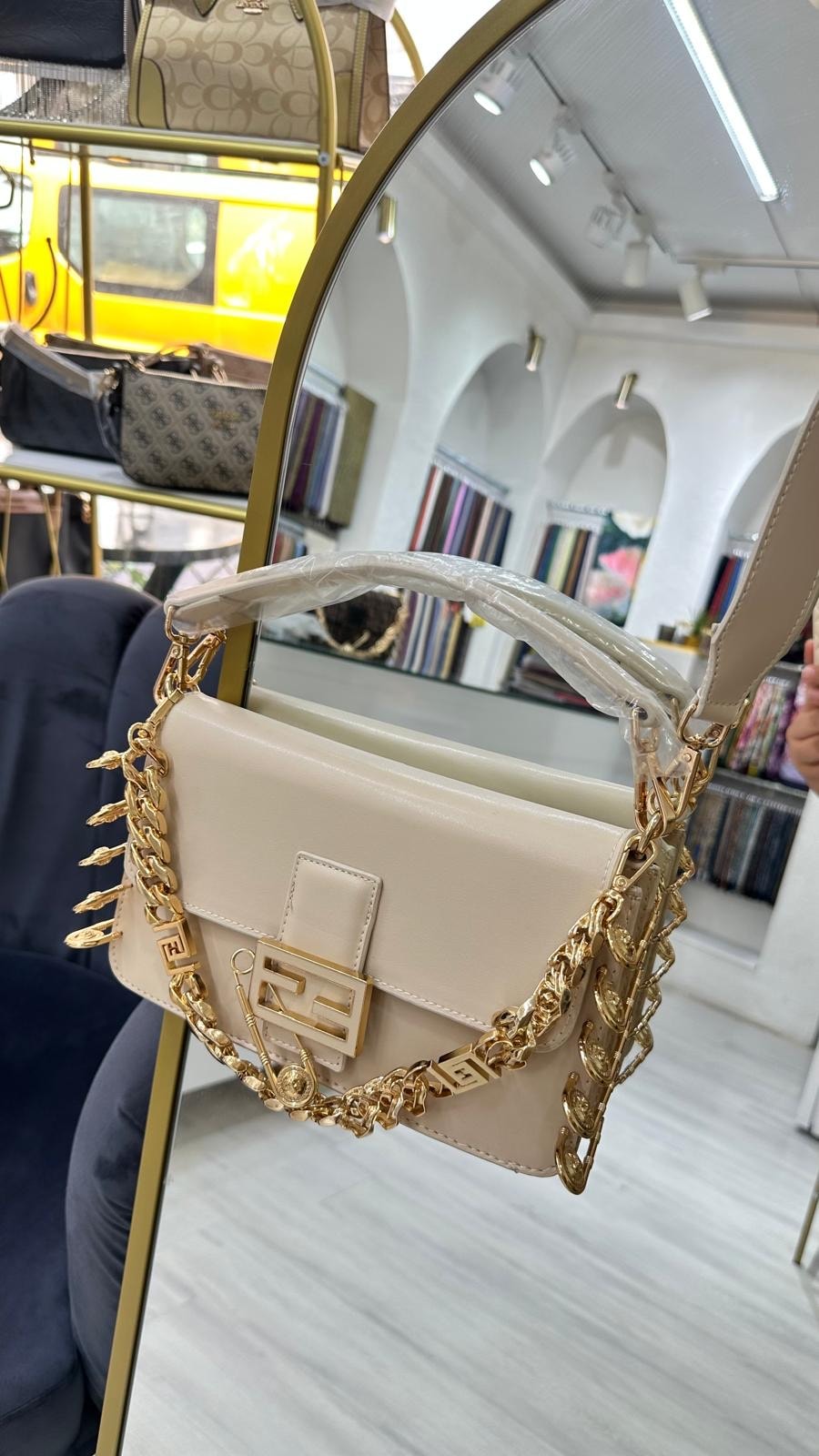 F Gold Detaylı Çanta Krem
