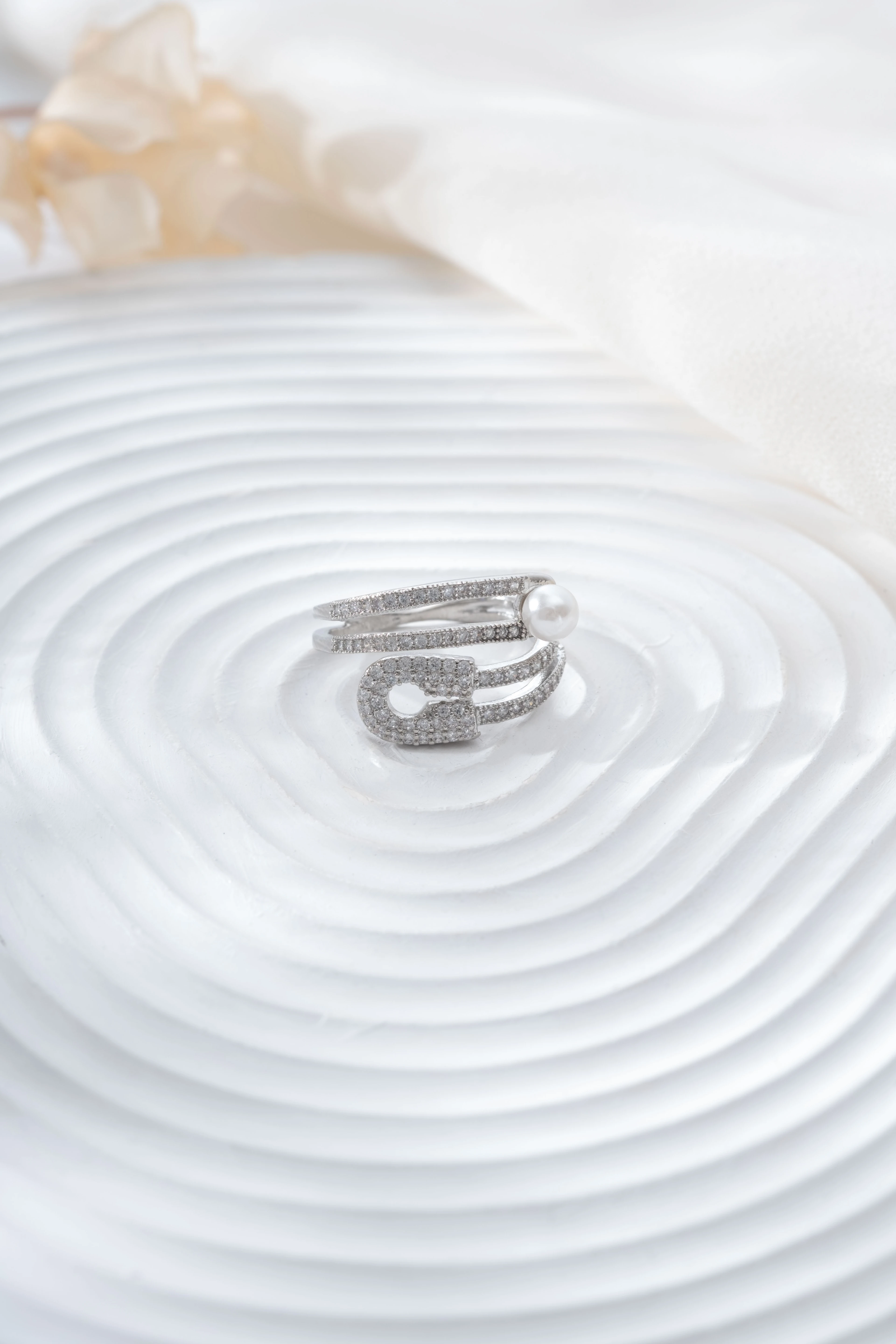 Silver Taşlı İnci Detay Çengel Yüzük