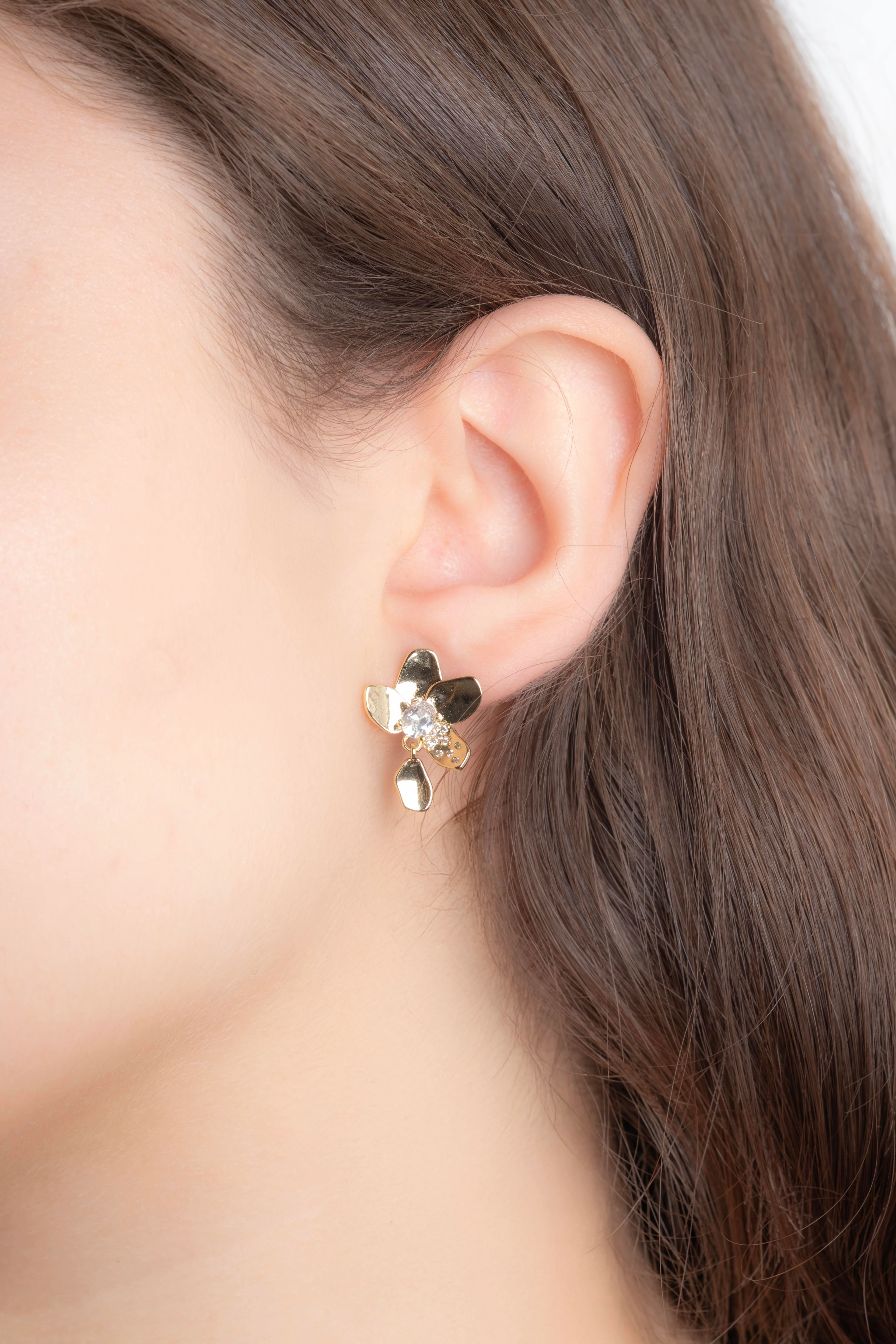 Xuping Gold Sallantılı Çiçek Küpe