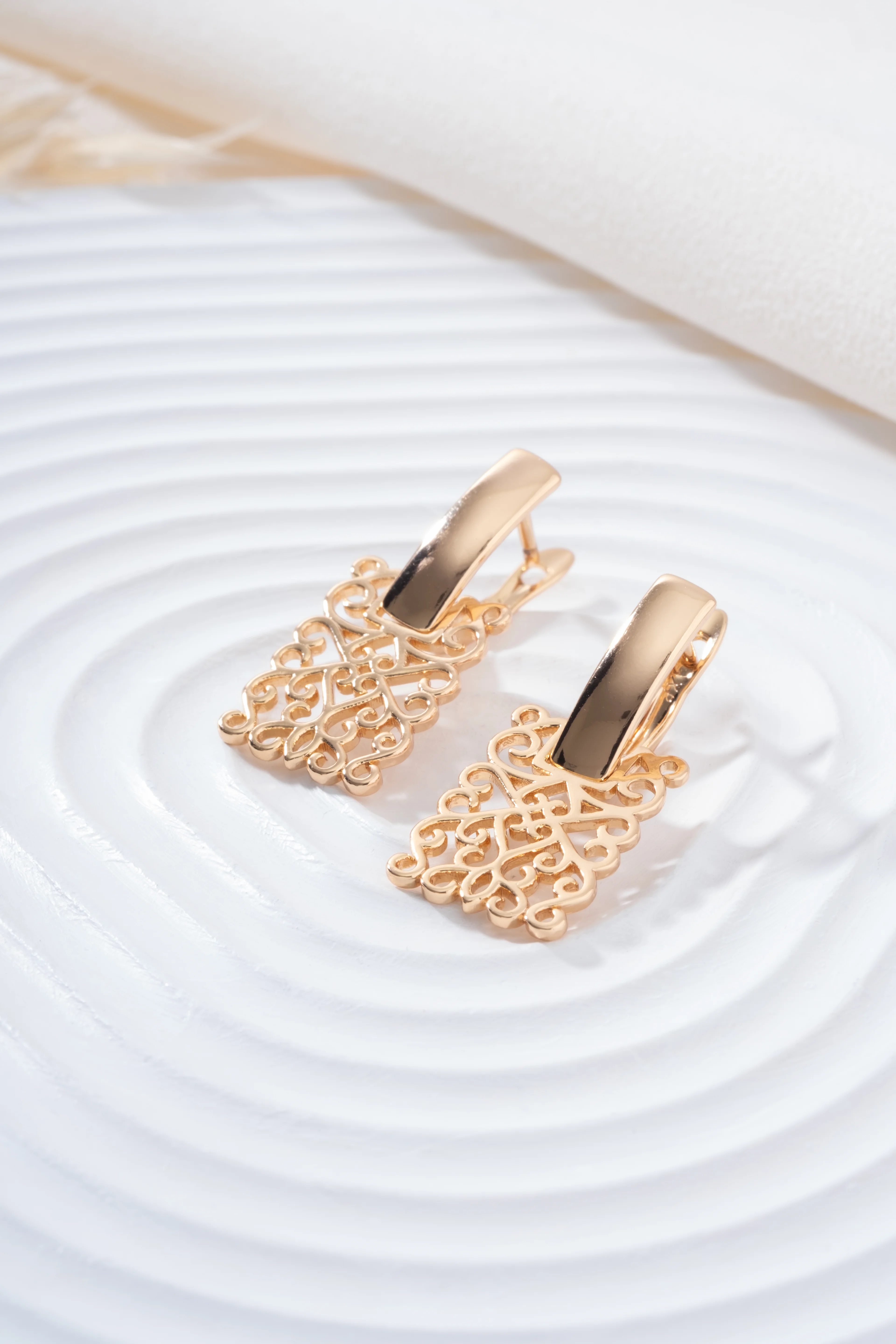 Xupıng Gold Dikdörtgen Desenli Küpe