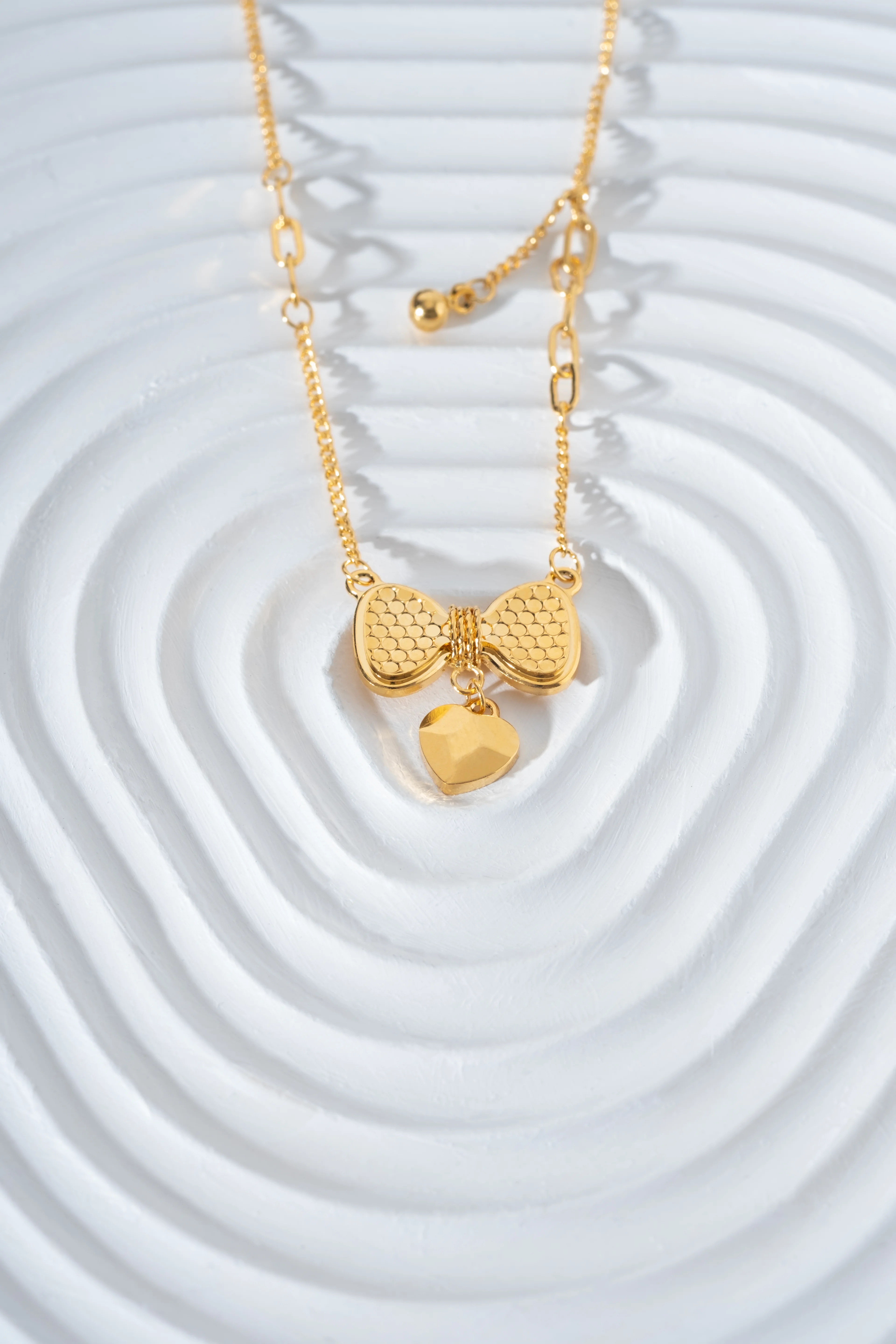 Altın Kaplama Fiyonk Kalp Çarmlı Kolye