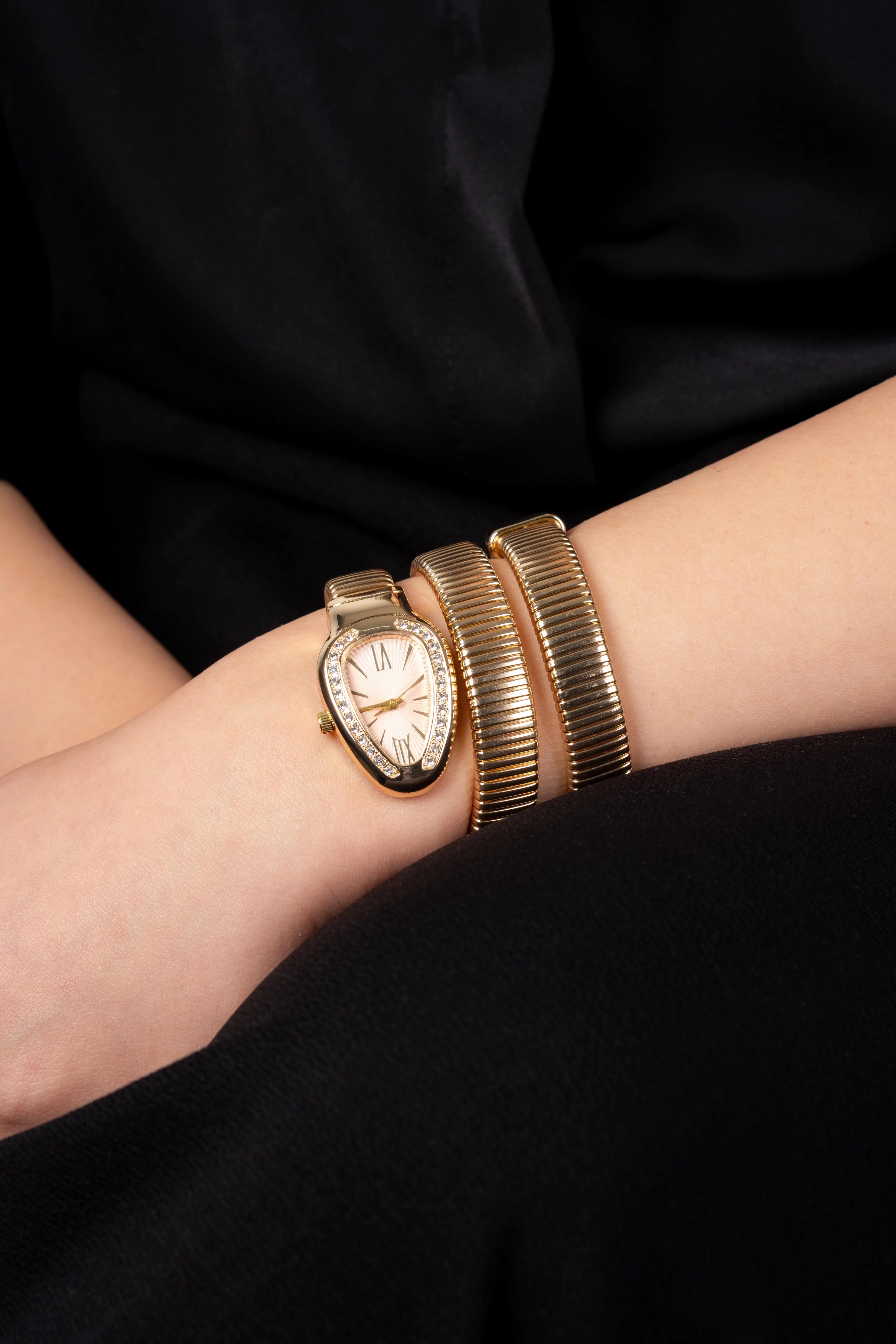 Gold Taşlı Pembe Yılan Saat