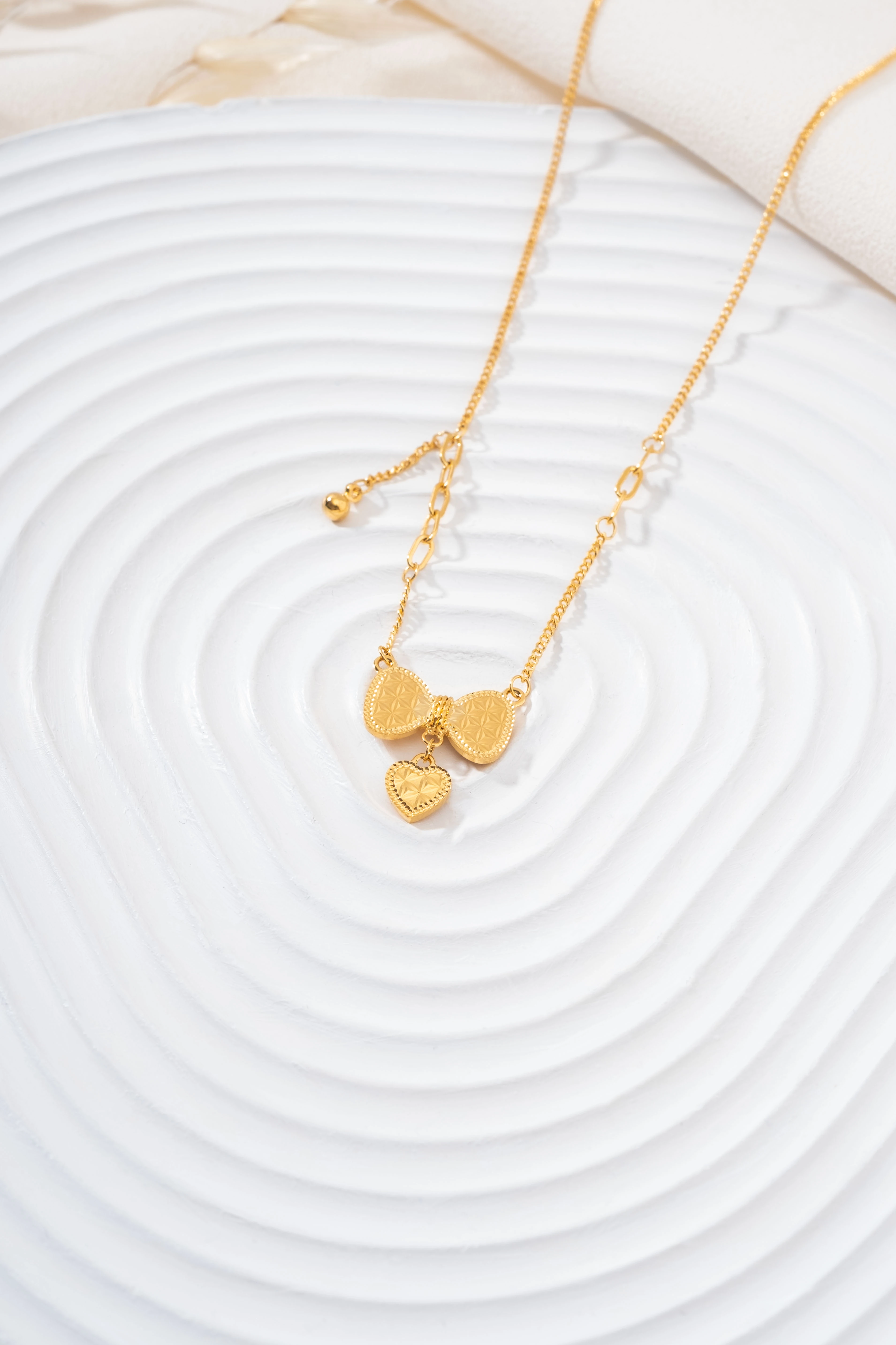 Altın Kaplama Fiyonk Kalp Çarmlı Kolye