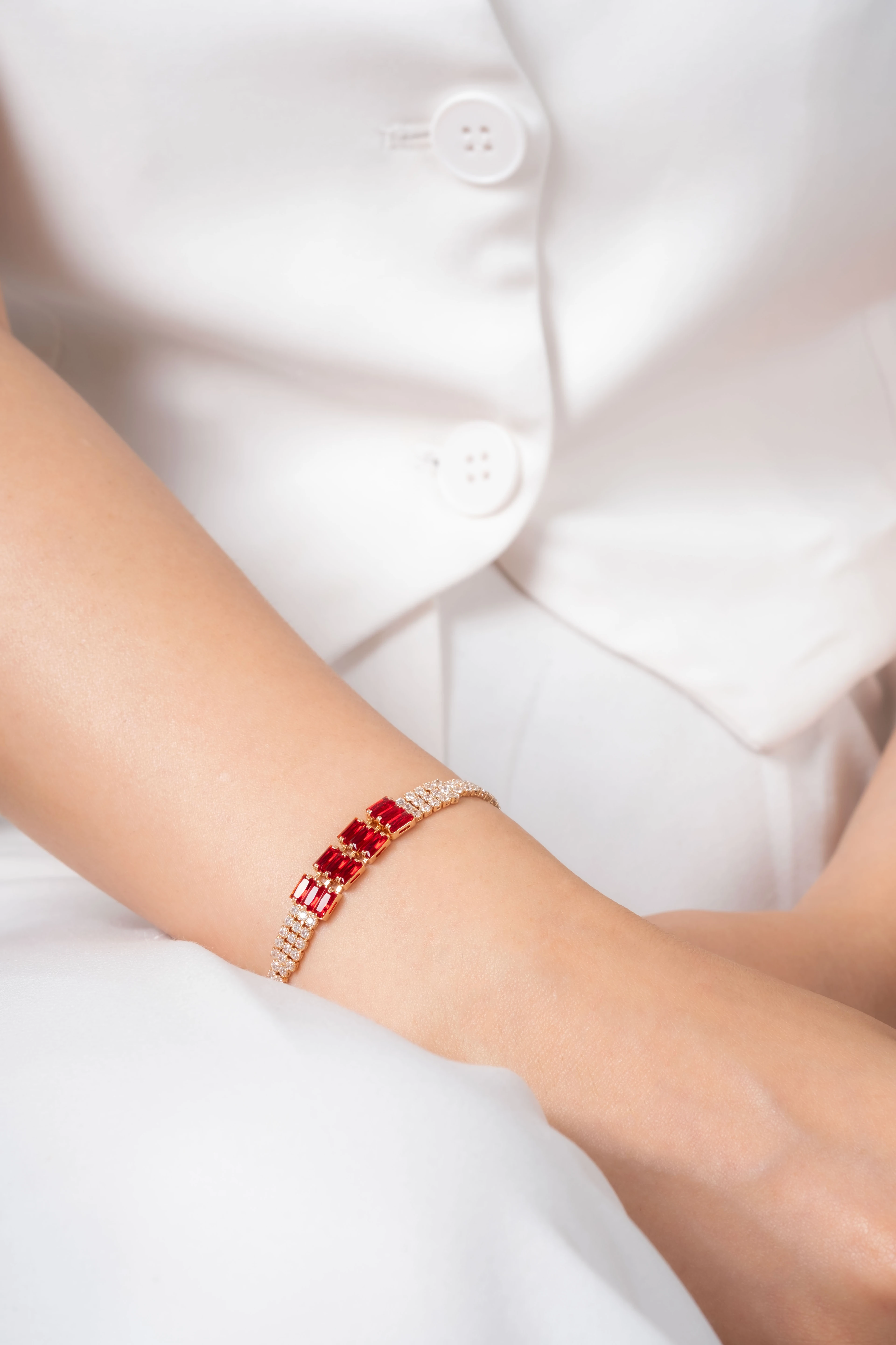 Gold Kırmızı Taşlı Pırlanta Gör .Bileklik