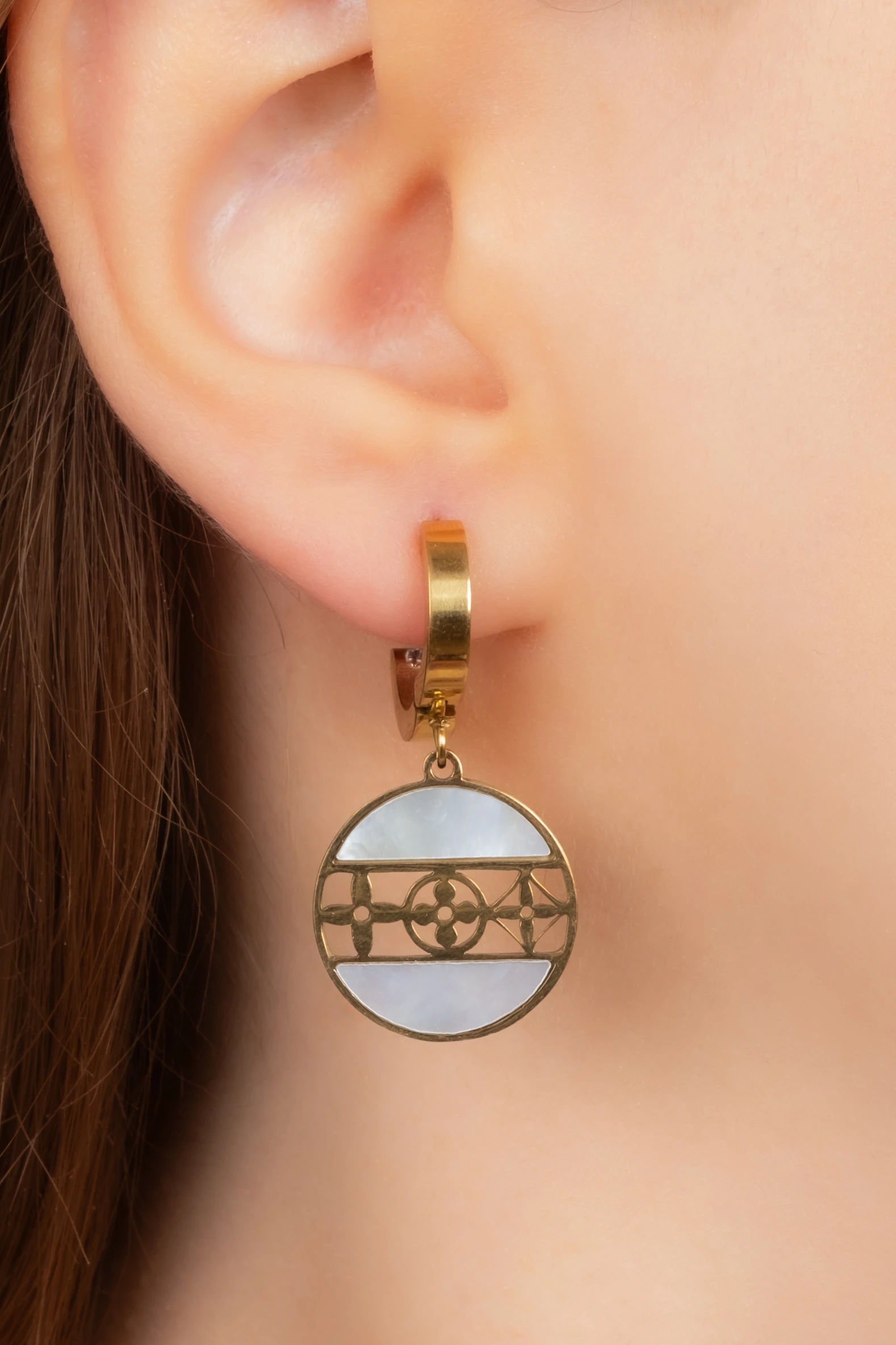 Altın Kaplama Yuvarlak Desenli Küpe