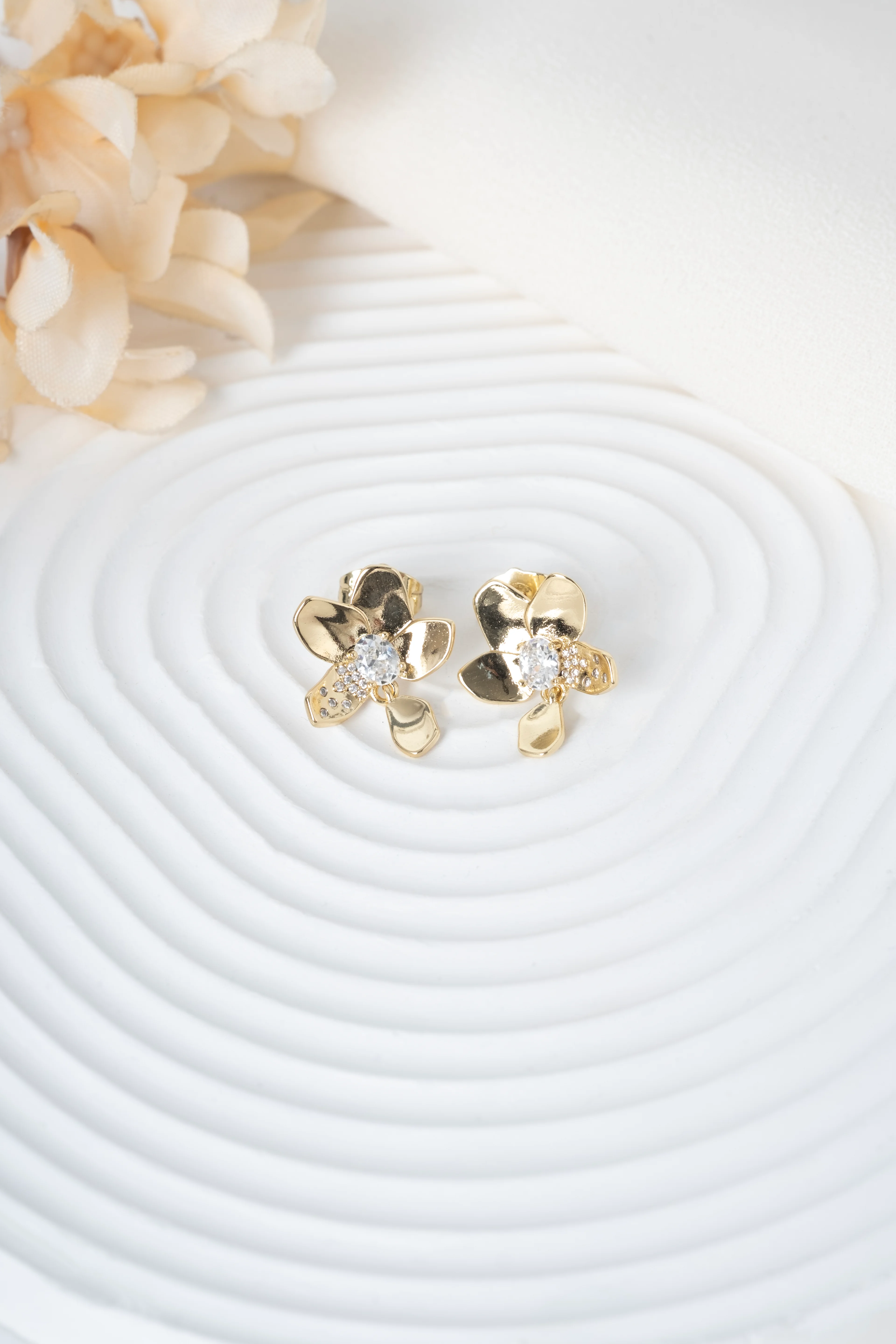 Xuping Gold Sallantılı Çiçek Küpe