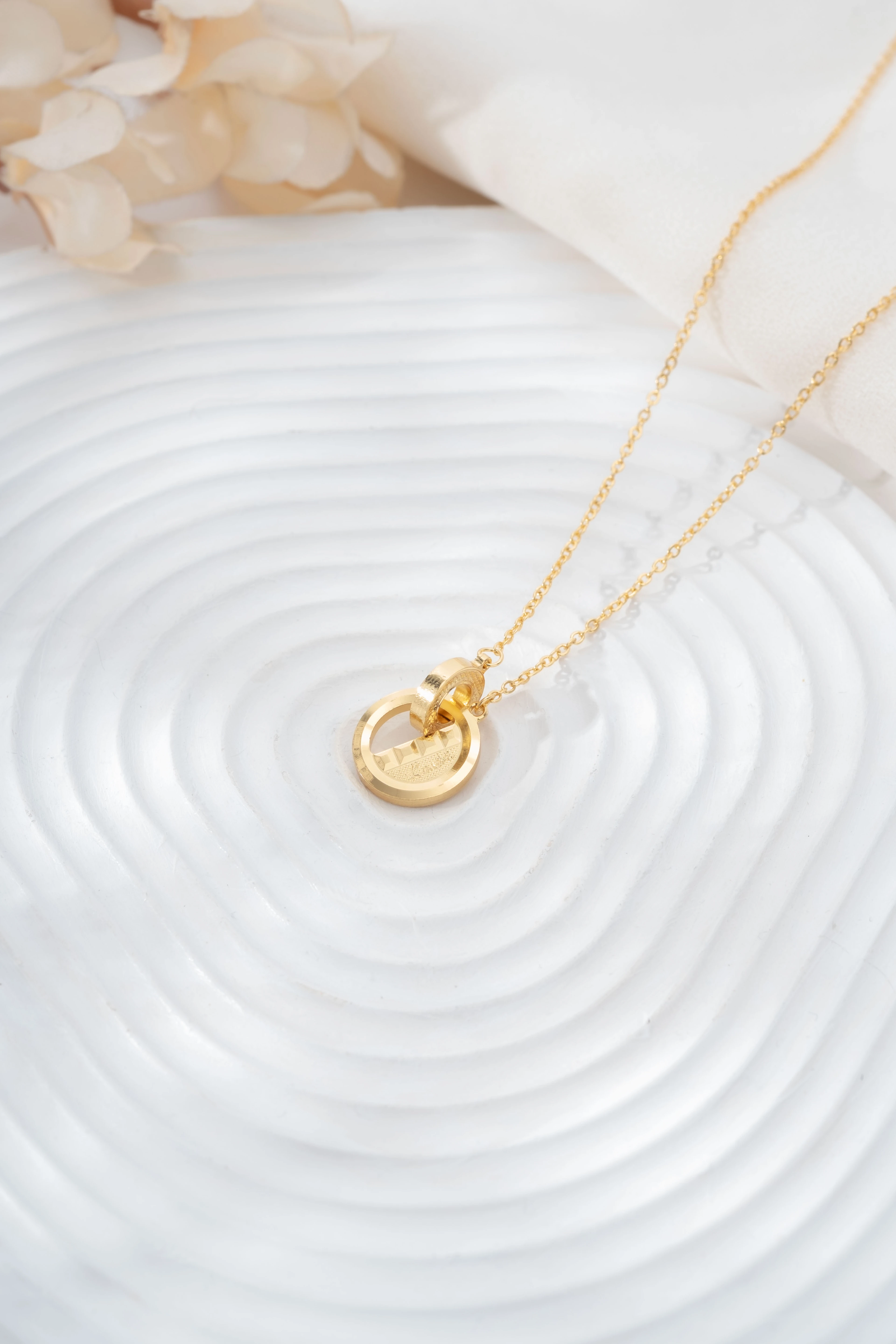 Altın Kaplama Daire Uçlu Kolye