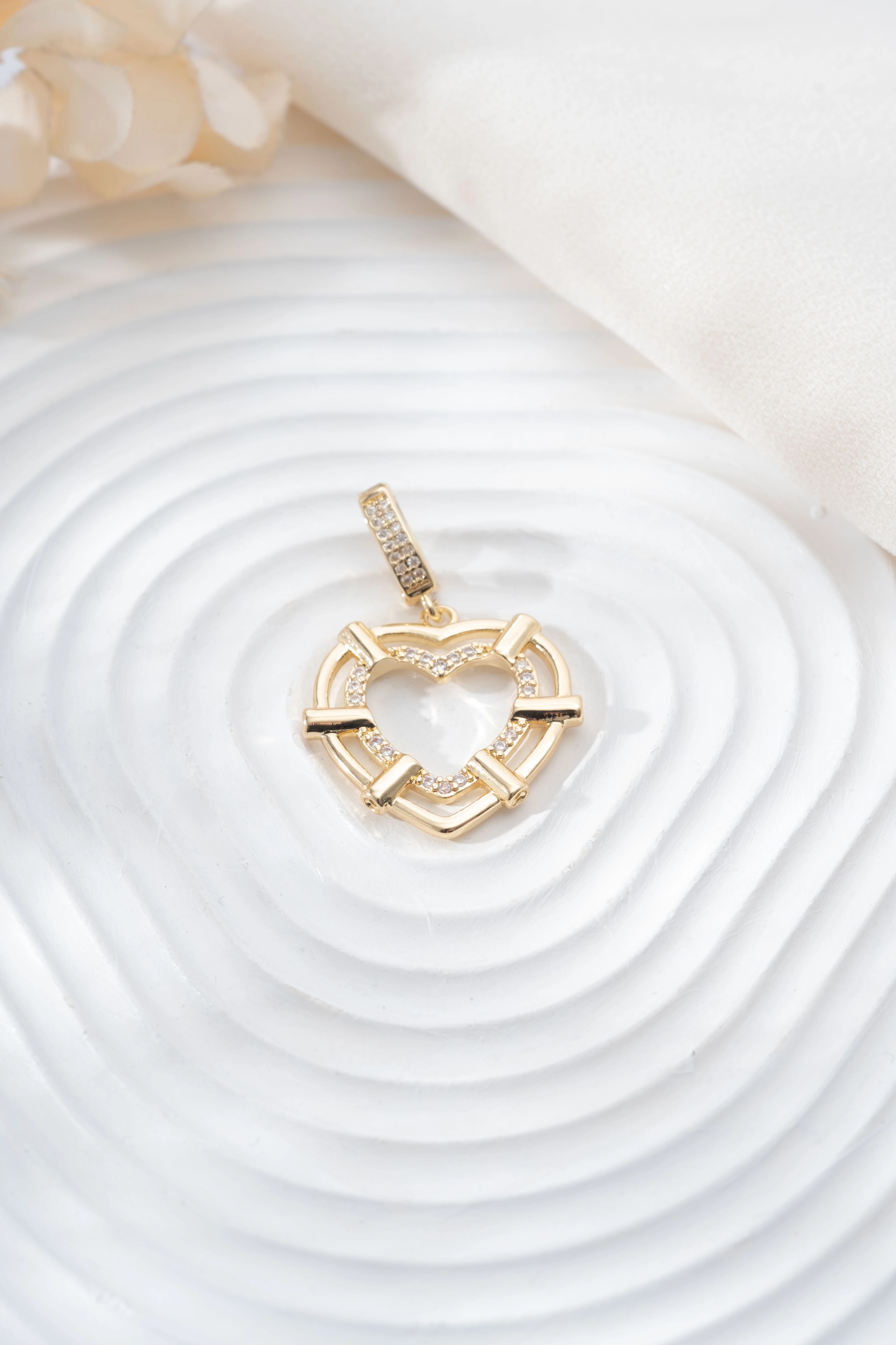 Ajda Charm İçi Boş Kalp Detay