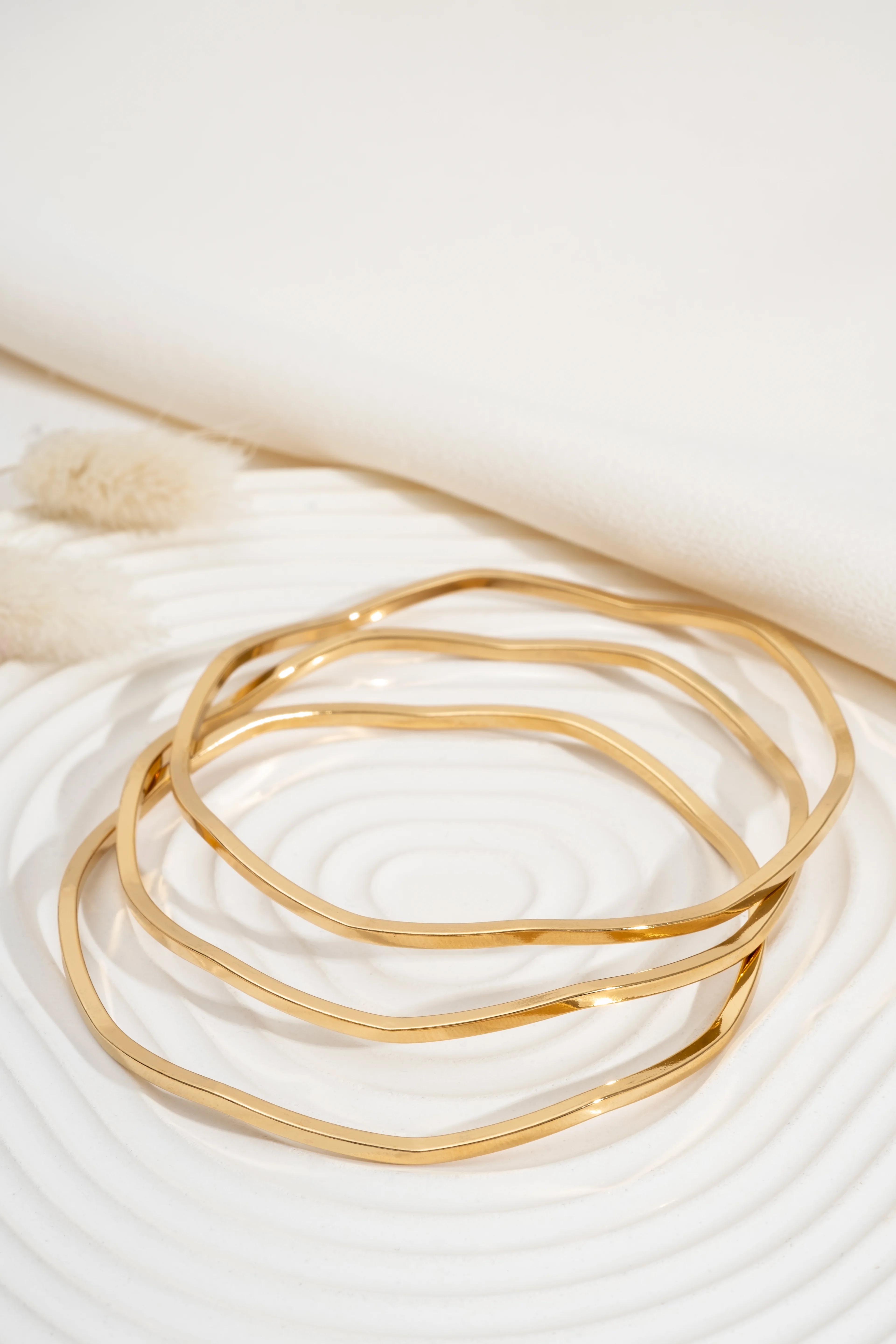 3’Lü Dalgalı Form Gold Renk Bilezik Seti