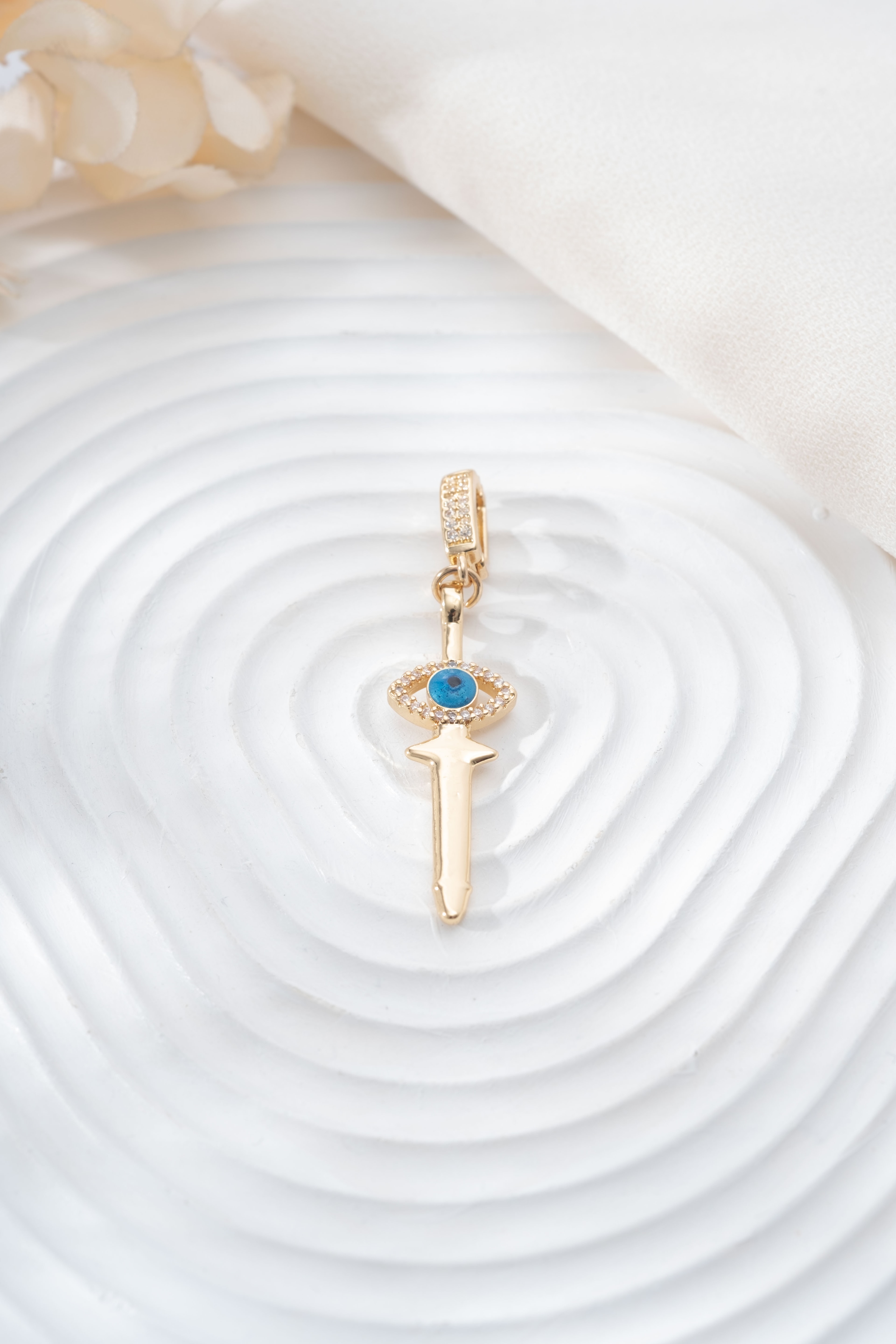 Ajda Charm Göz Detaylı Kılıç