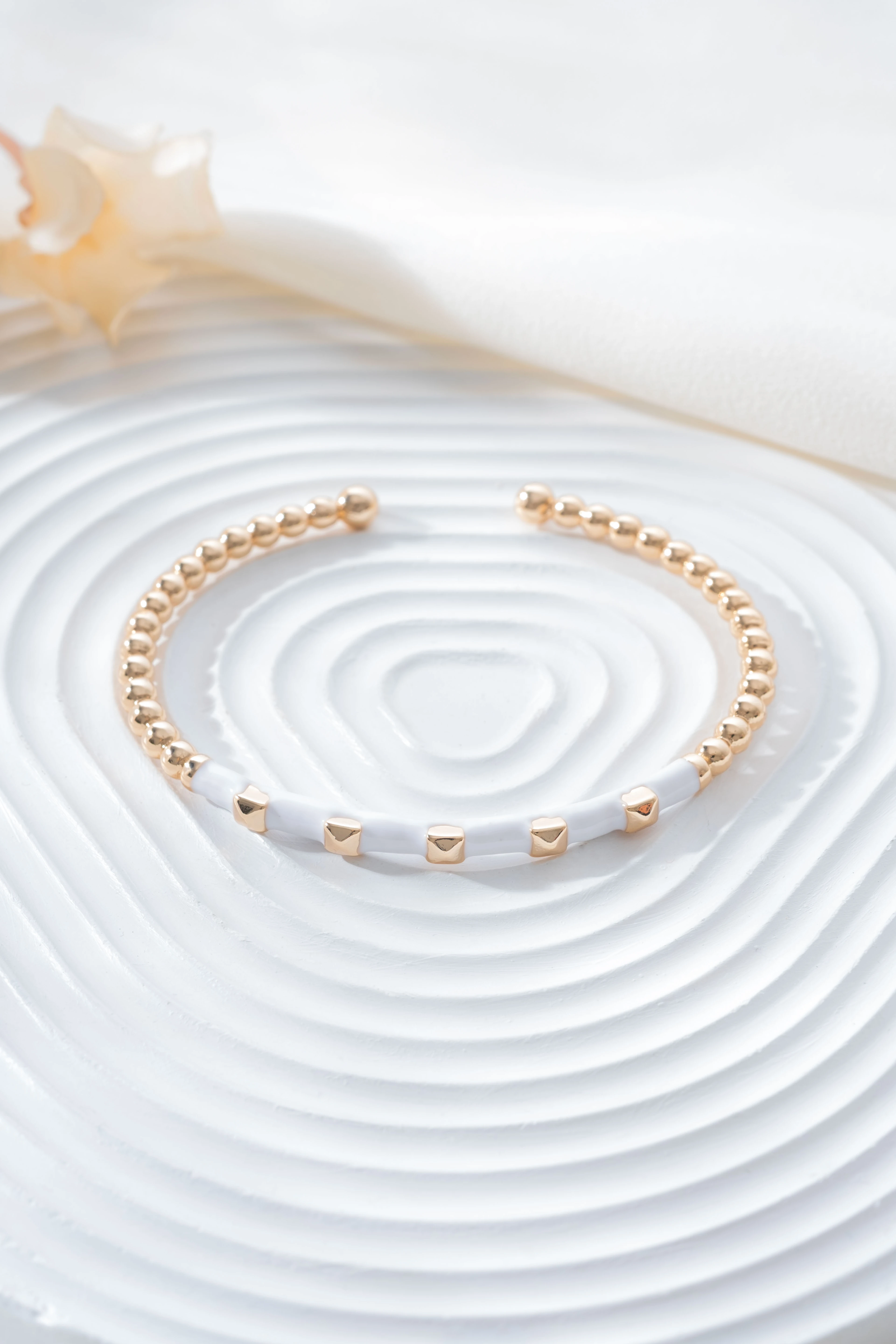 Dorikalı Beyaz Seramik Taş Detaylı Bileklik