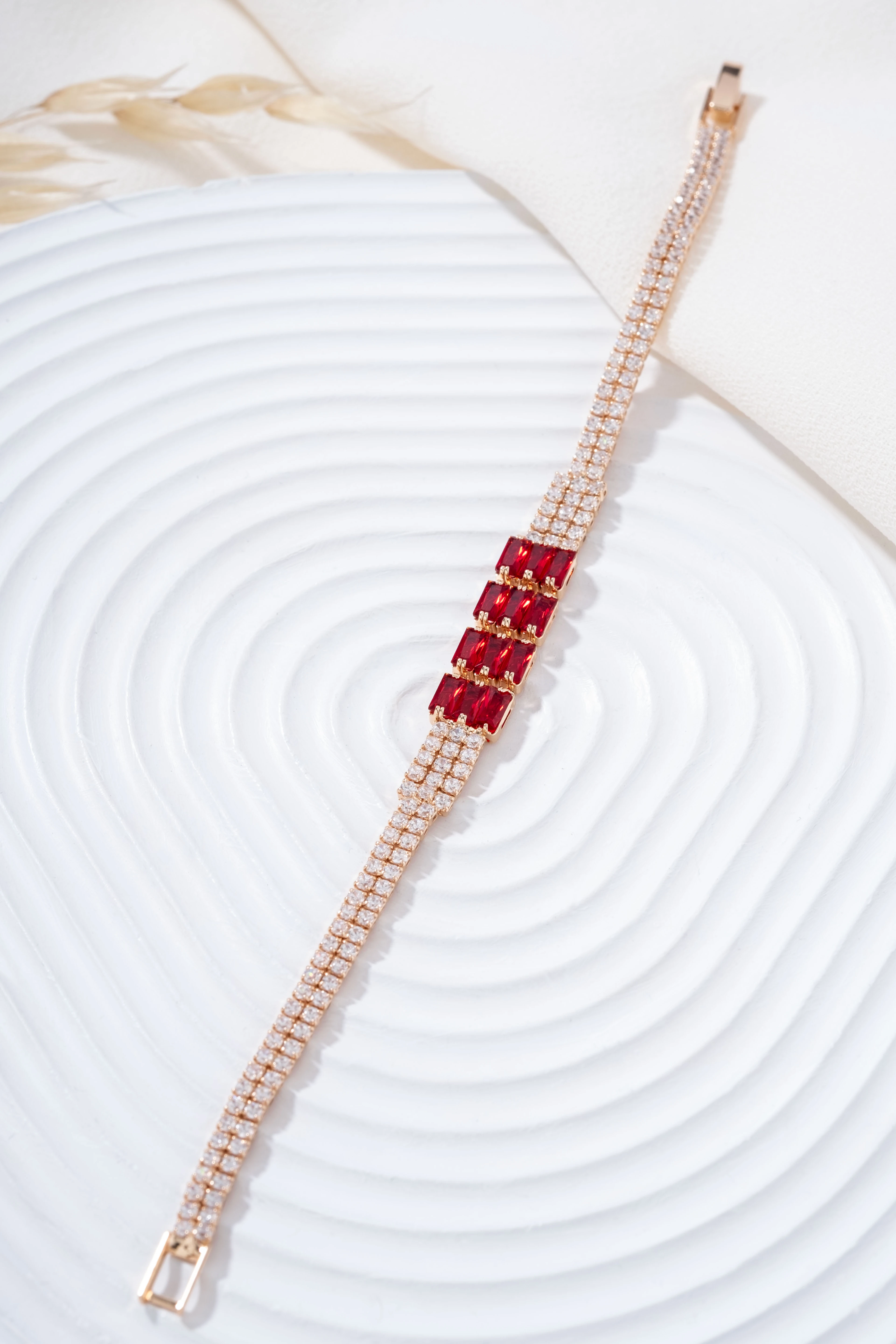 Gold Kırmızı Taşlı Pırlanta Gör .Bileklik