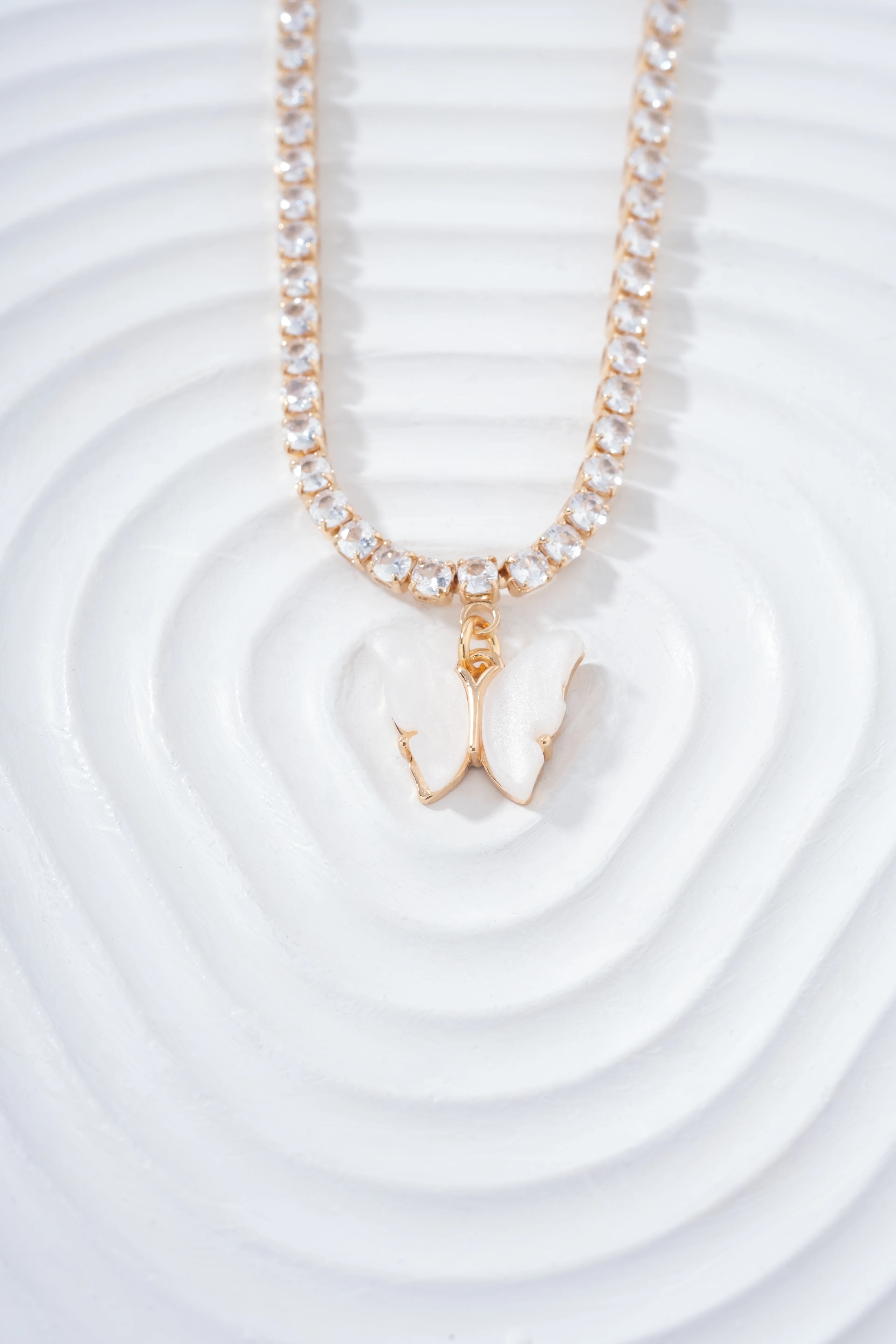 Gold Kelebek Detaylı Pırlanta Suyolu Kolye