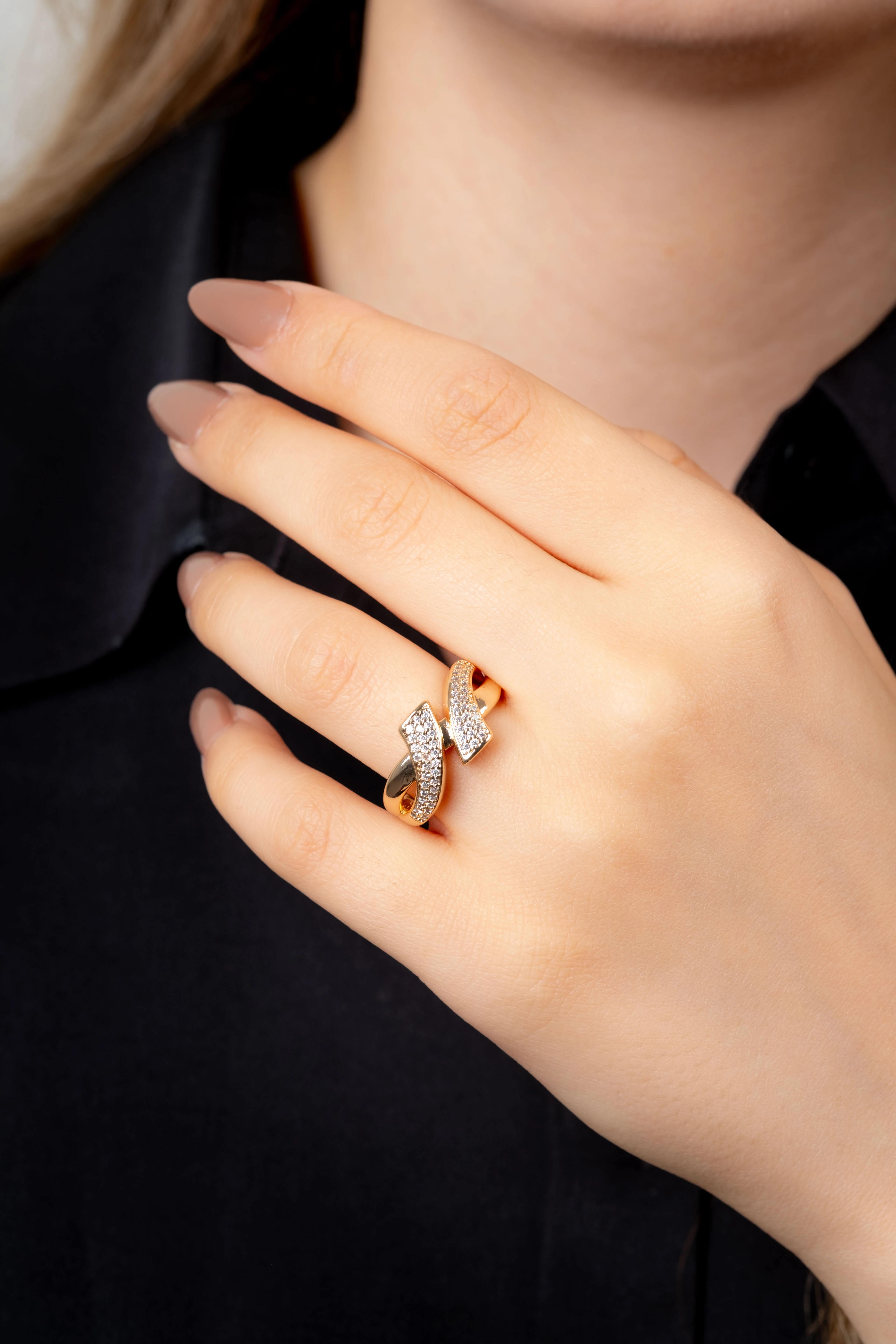 VIP Rose Taşlı Çapraz V Yüzük