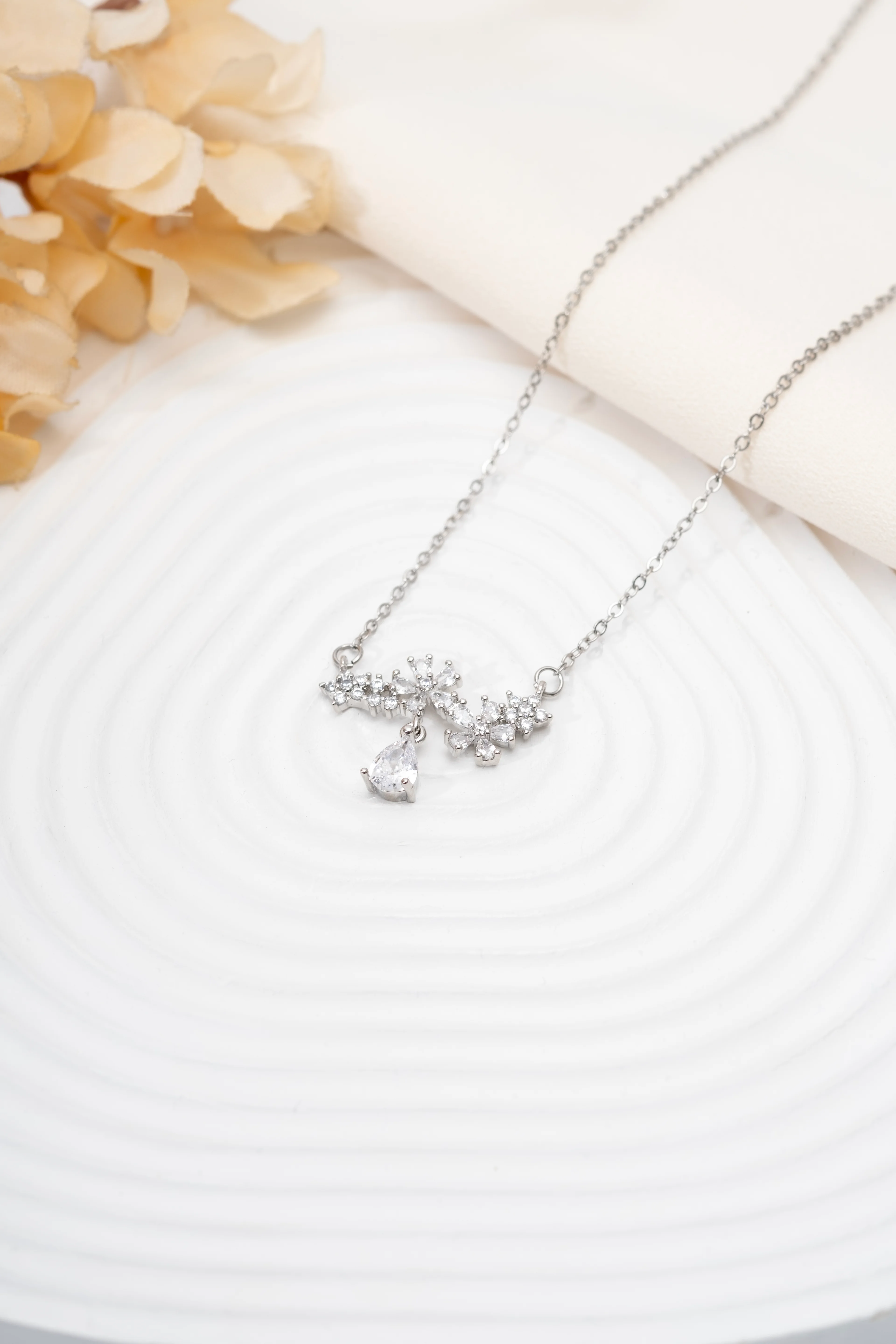 Silver Cam Çiçekler Kolyesi