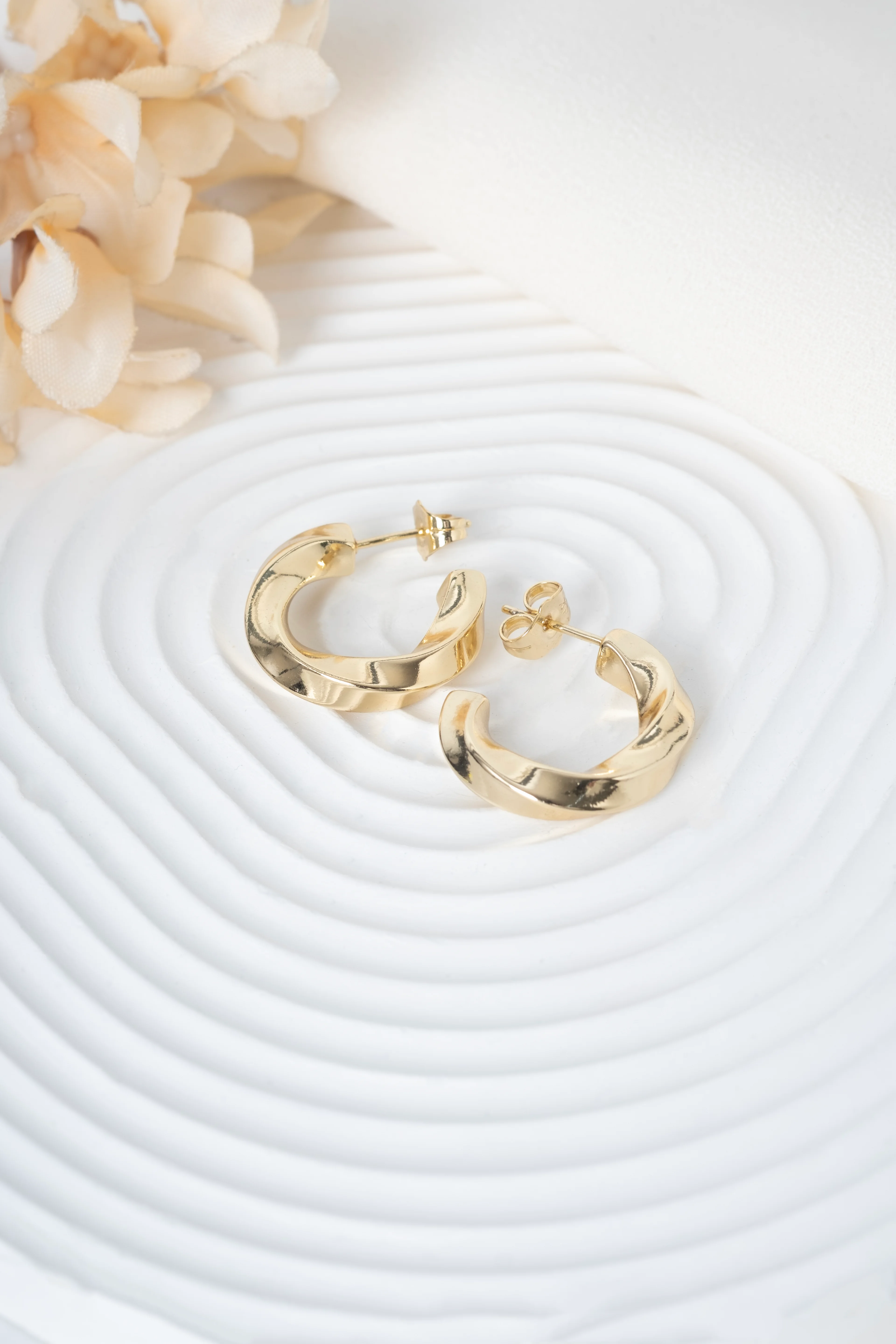 Xuping Gold Orta Boy Desenli Halka Küpe