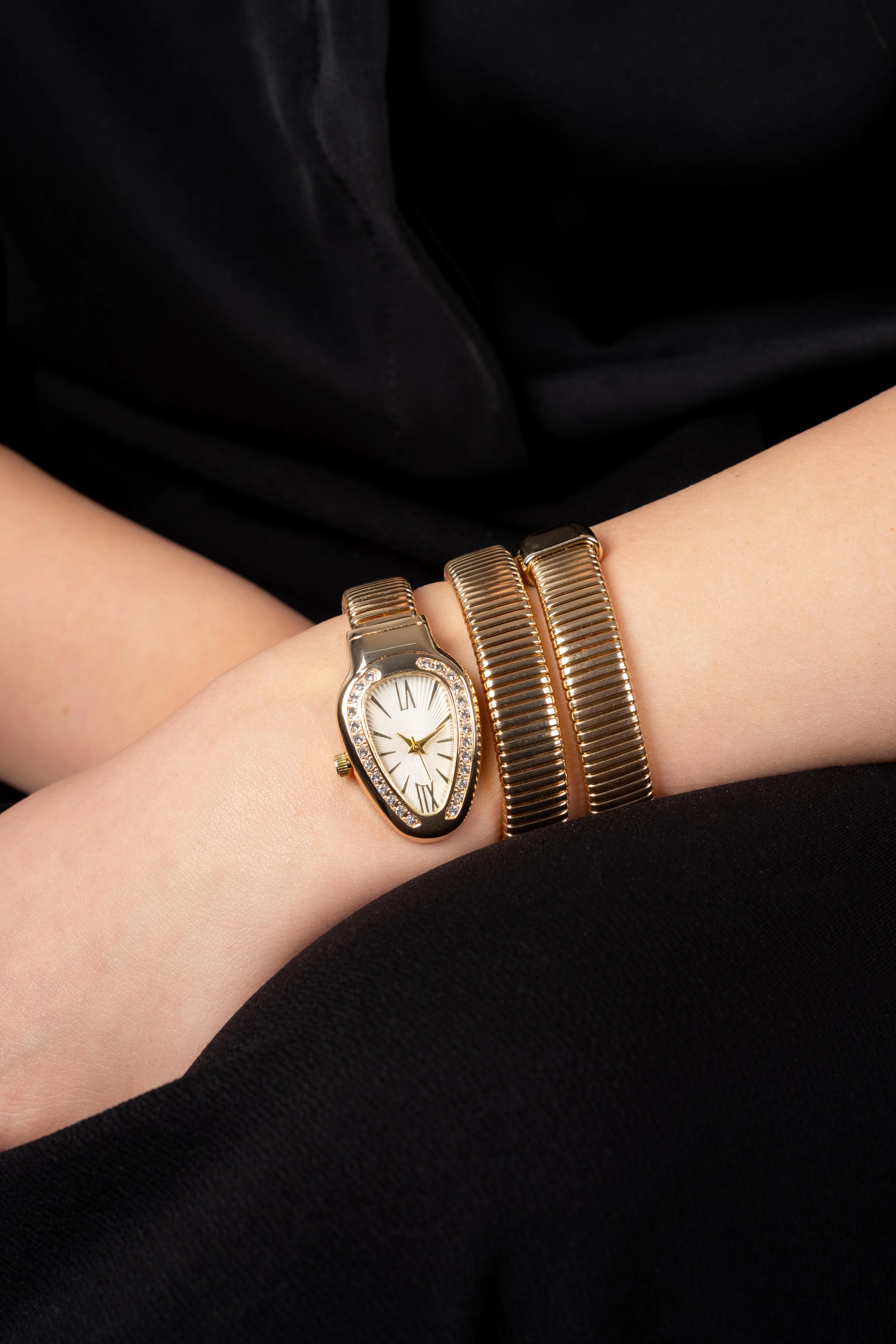 Gold Taşlı Yılan Saat