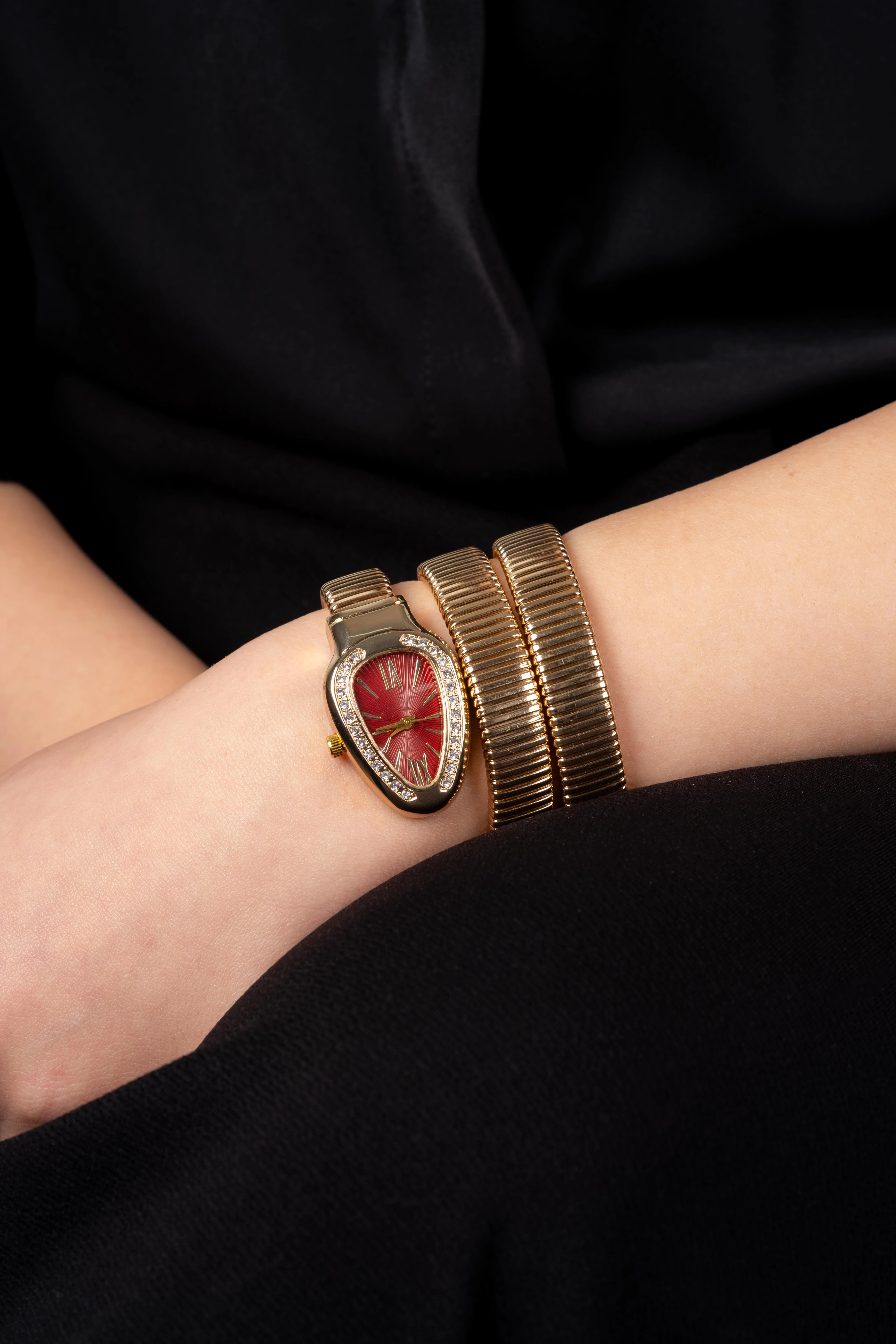 Gold Taşlı Bordo Yılan Saat