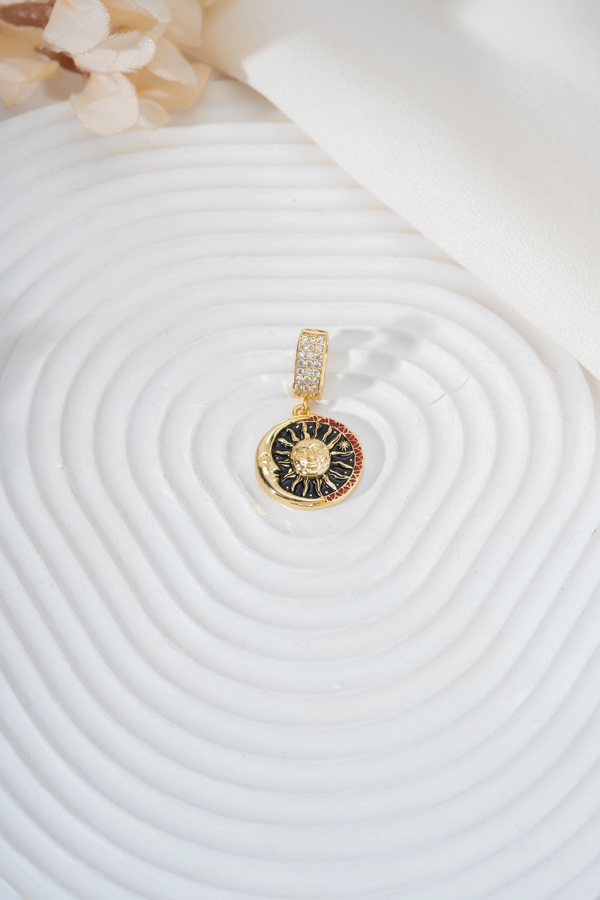 Ajda Charm Güneş Tanrısı