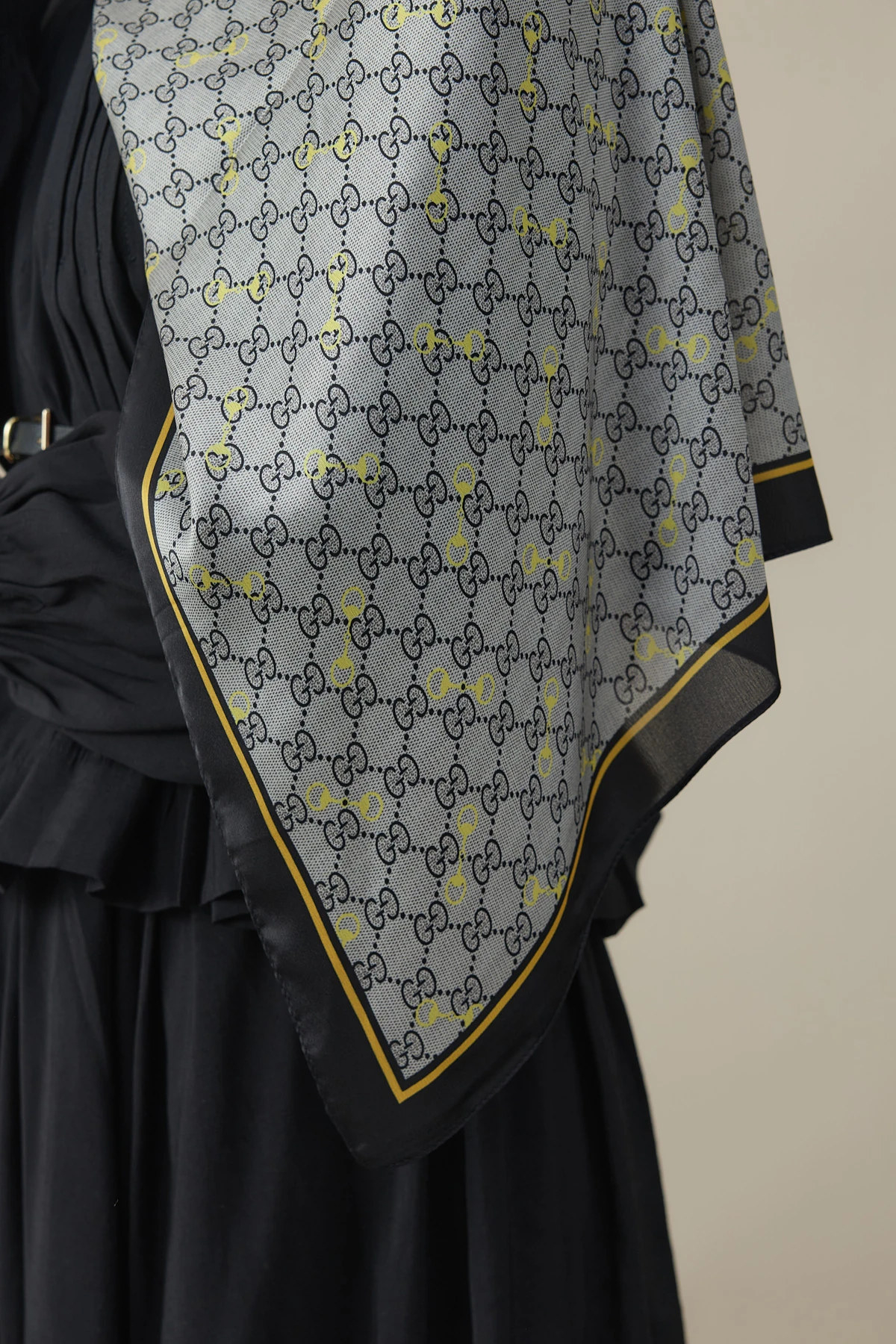 Kelepçe Desen İpek Vual Şal