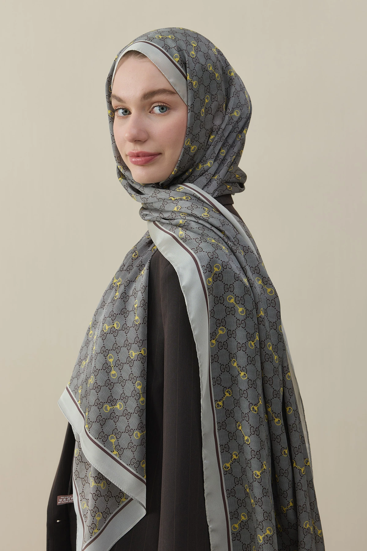 Kelepçe Desen İpek Vual Şal - Krem