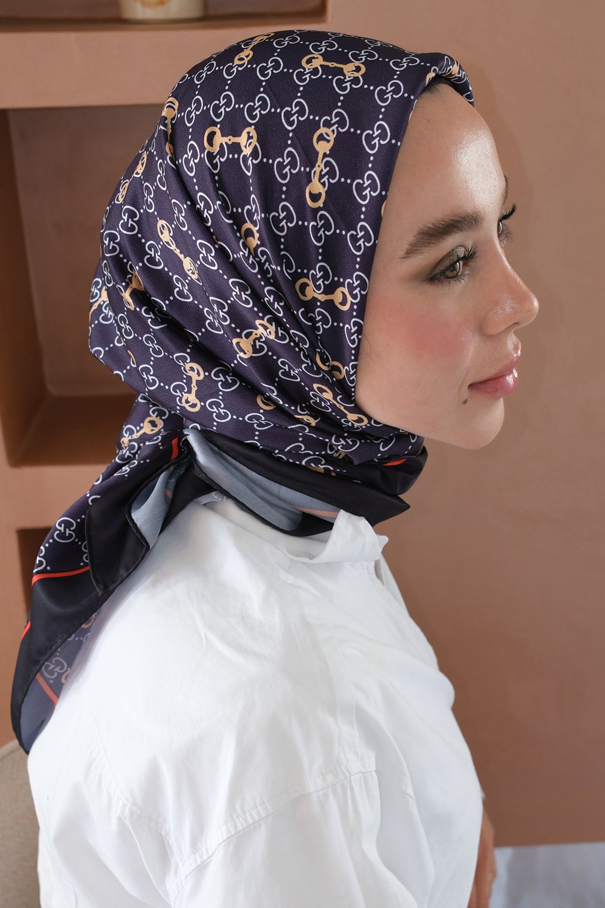 Kelepçe Desen Twill Eşarp