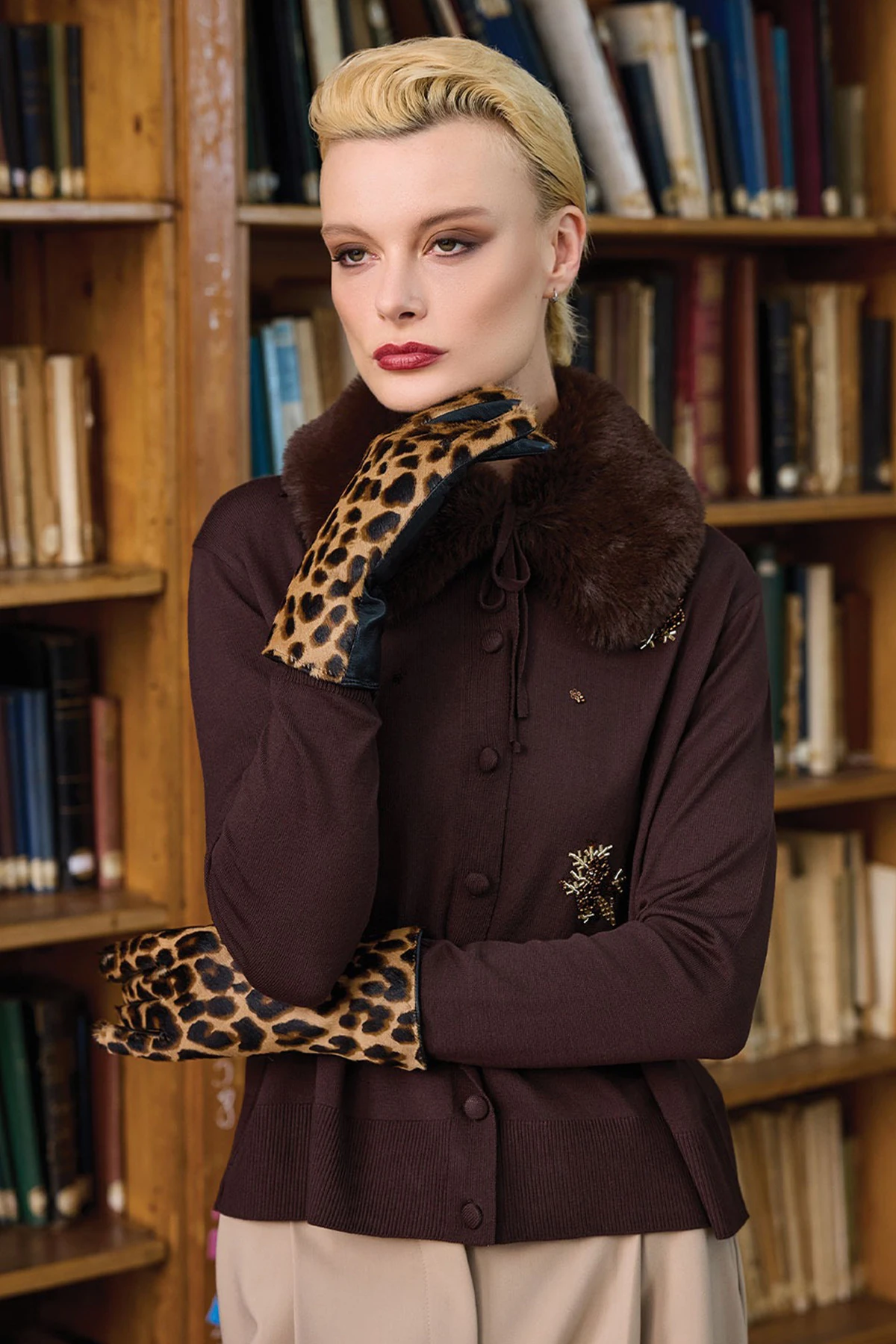 UW261037 YAKASI KÜRK DETAYLI TRİKO HIRKA