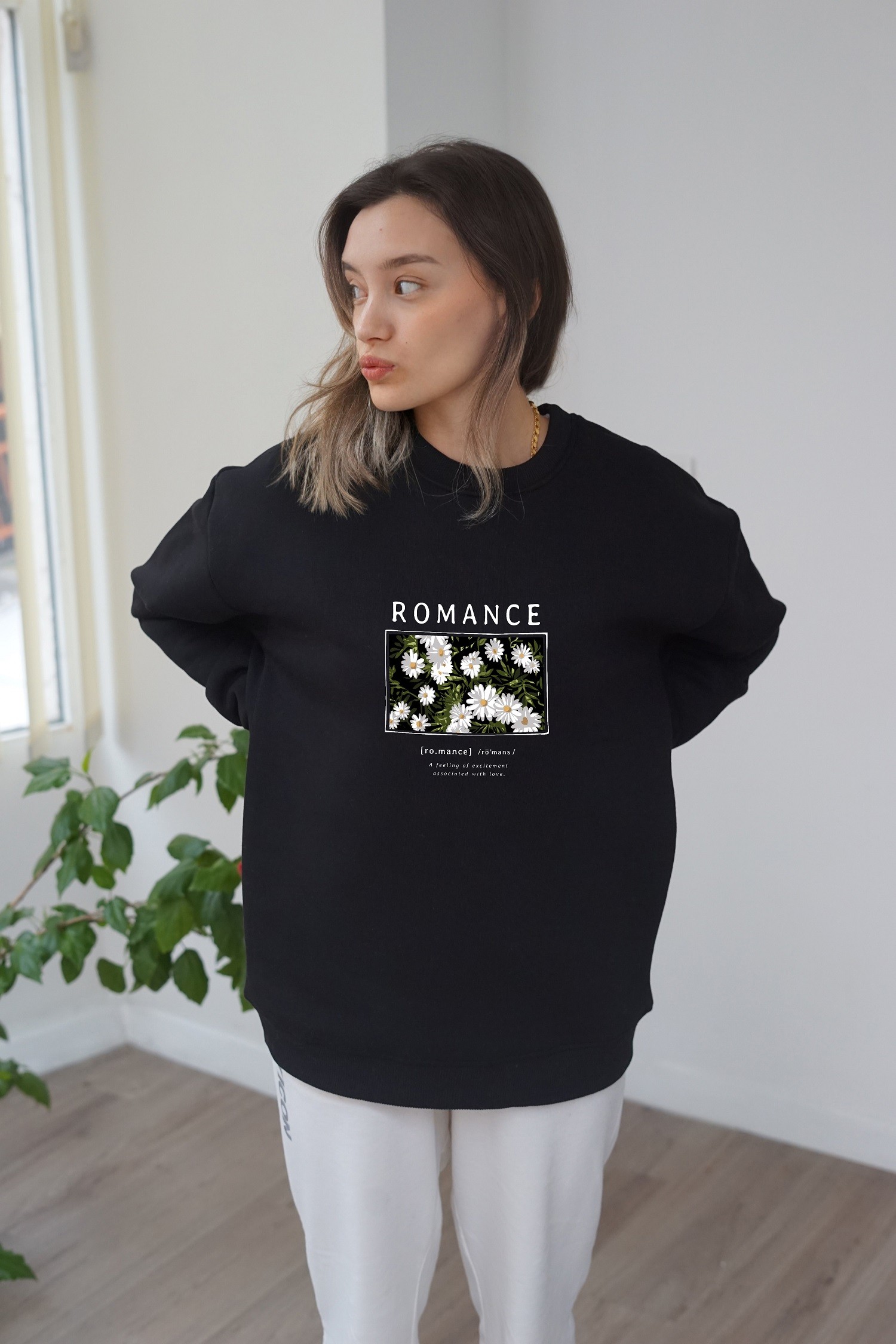 Unisex Romance Baskili Sweatshirt