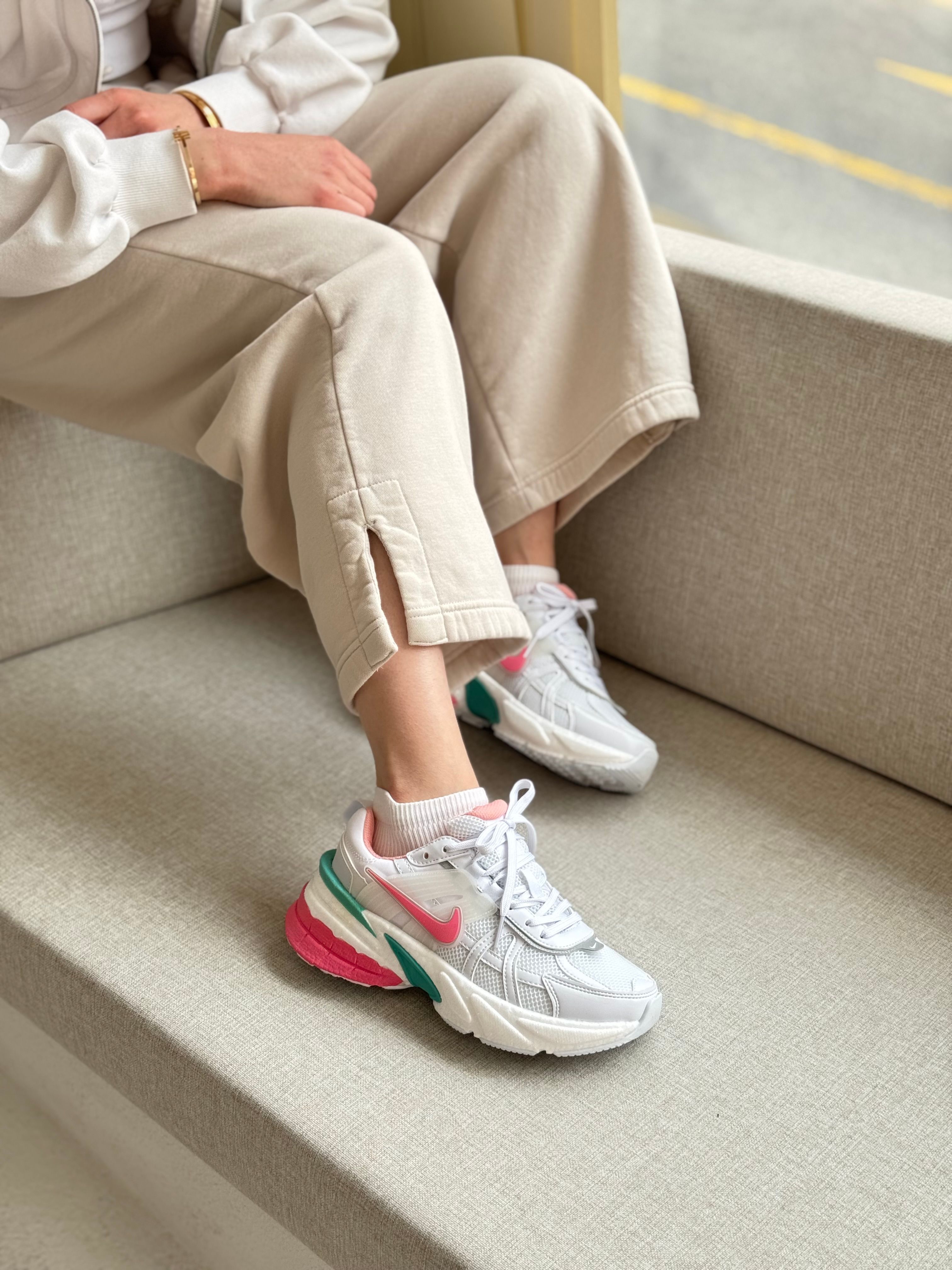 V2K Run - Beyaz Pembe