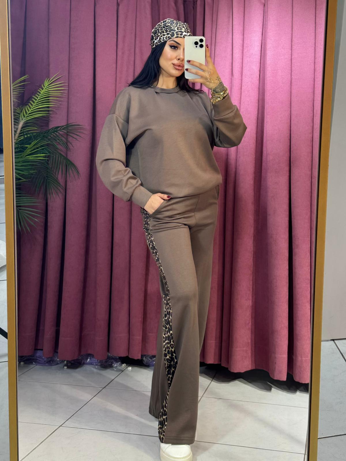 FULAR DETAYLI EŞOFMAN TAKIMI