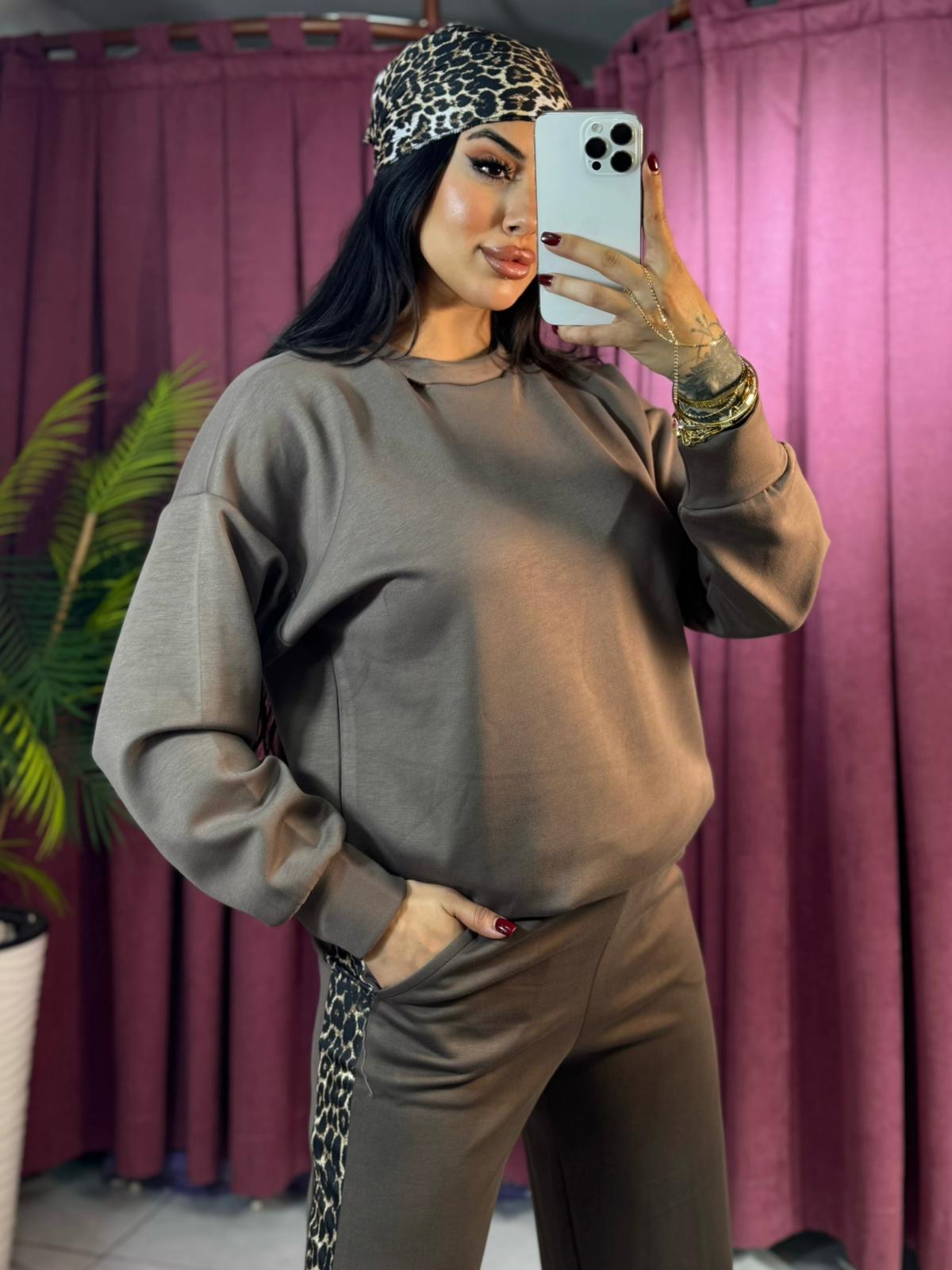 FULAR DETAYLI EŞOFMAN TAKIMI