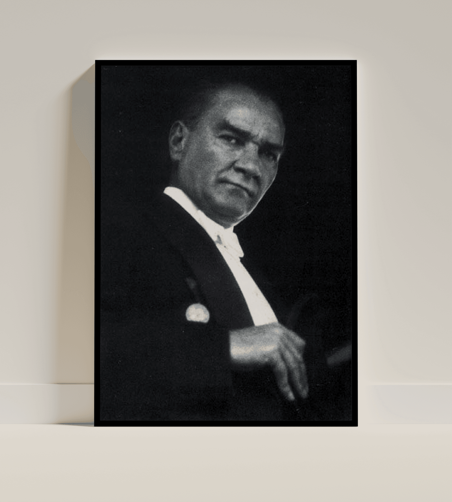 İz – Atatürk'ün Kararlı Bakışı Portresi (Çerçeveli Tablo)