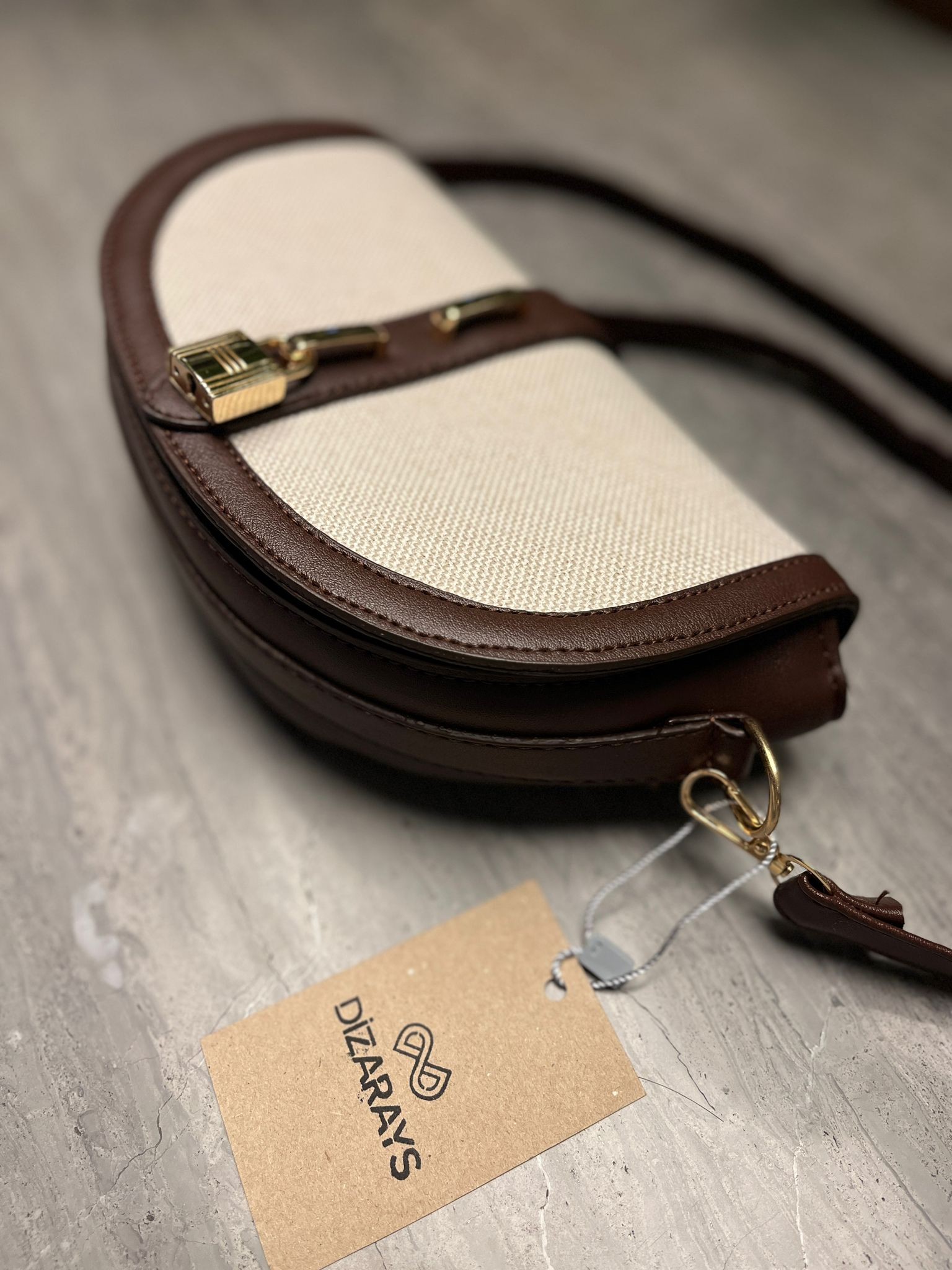 KETY Acı Kahve - krem Kontrast Tasarım Kilit Aksesuarlı Keten Detaylı Askılı Çapraz Kadın Çantası