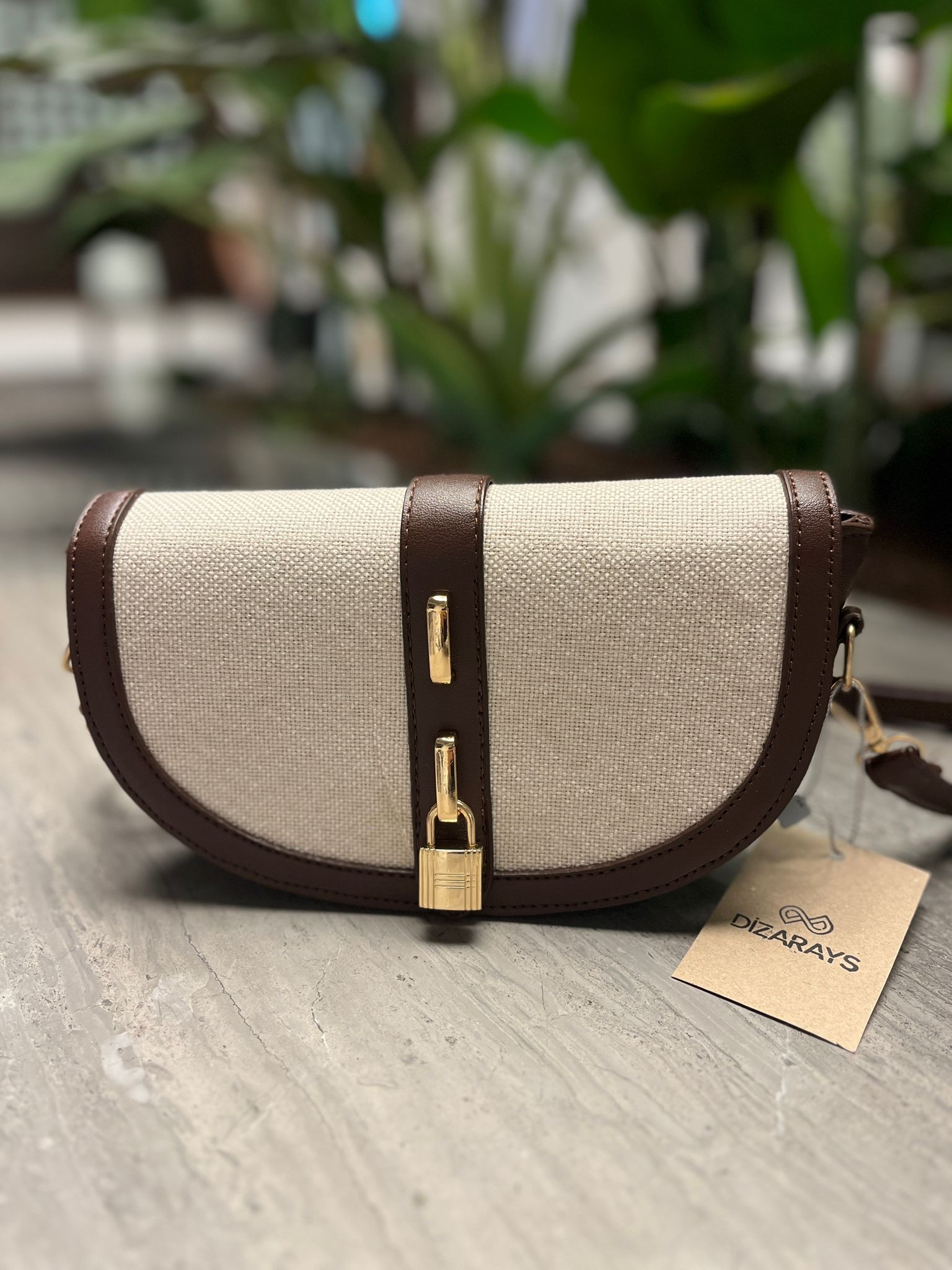 KETY Acı Kahve - krem Kontrast Tasarım Kilit Aksesuarlı Keten Detaylı Askılı Çapraz Kadın Çantası