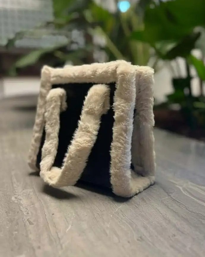 TEDDY Siyah Renkli Krem Peluş Detaylı Kadın El ve Omuz çantası