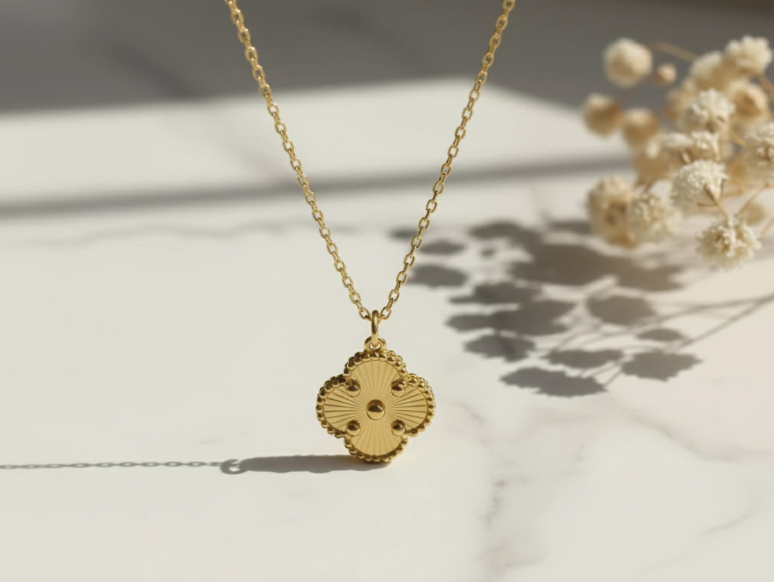 İstiridye Yonca Kolye 925 Ayar Gümüş 14 Ayar Altın Kaplama