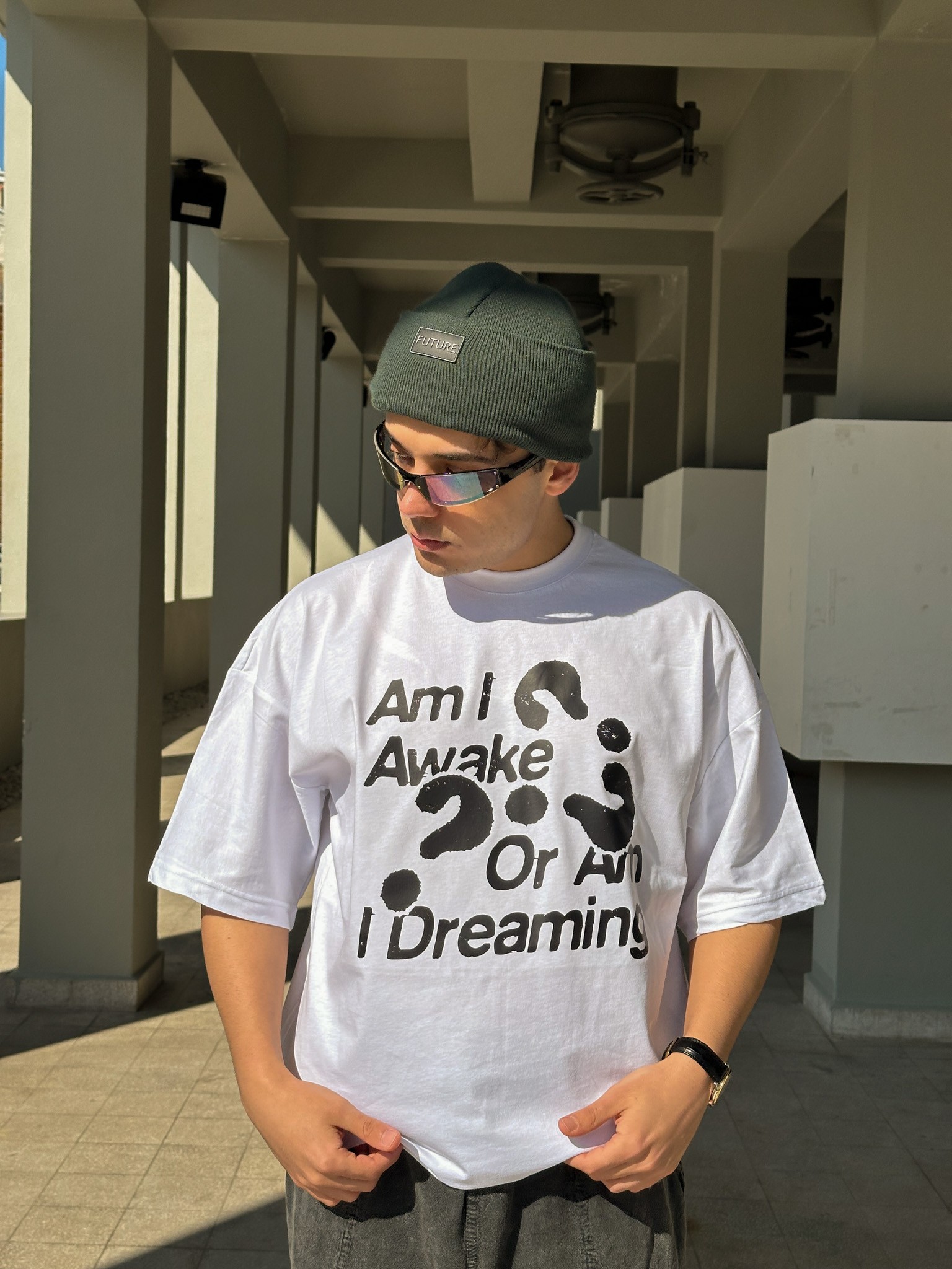 Am I Awake Or I Am Dreaming Unisex Oversize T-shirt