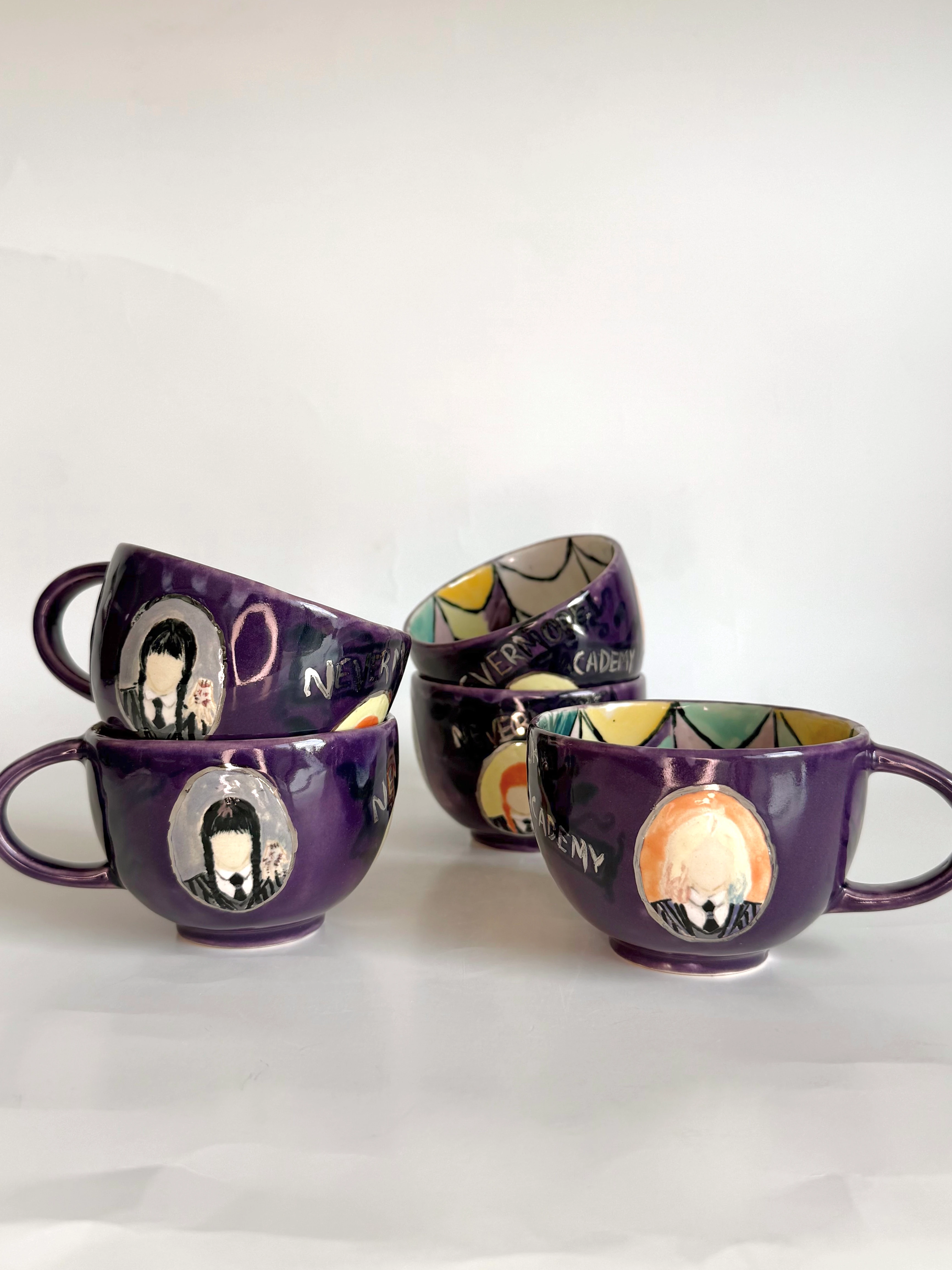 Wednesday Kupa (24k beyaz altın detaylıdır.)