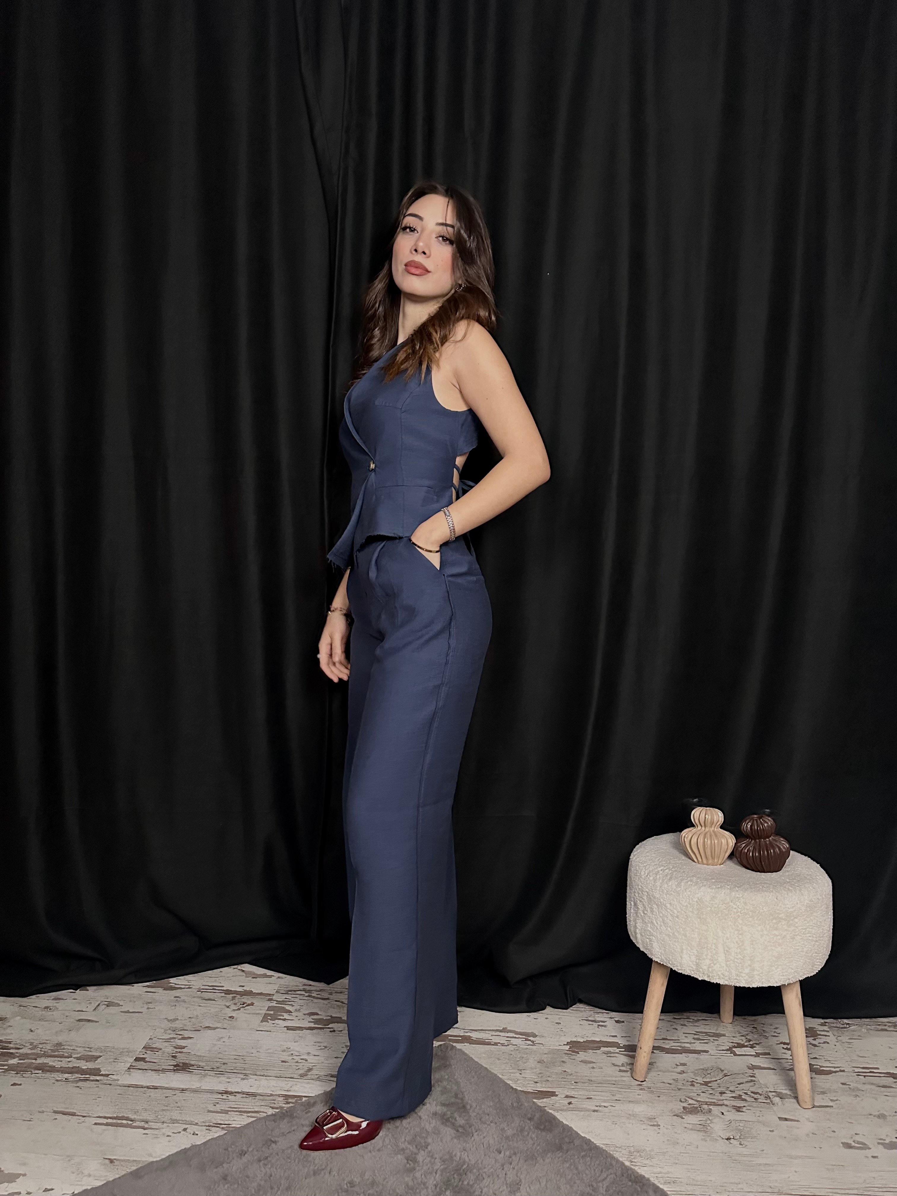 SIRTI AÇIK YELEKLİ TAKIM