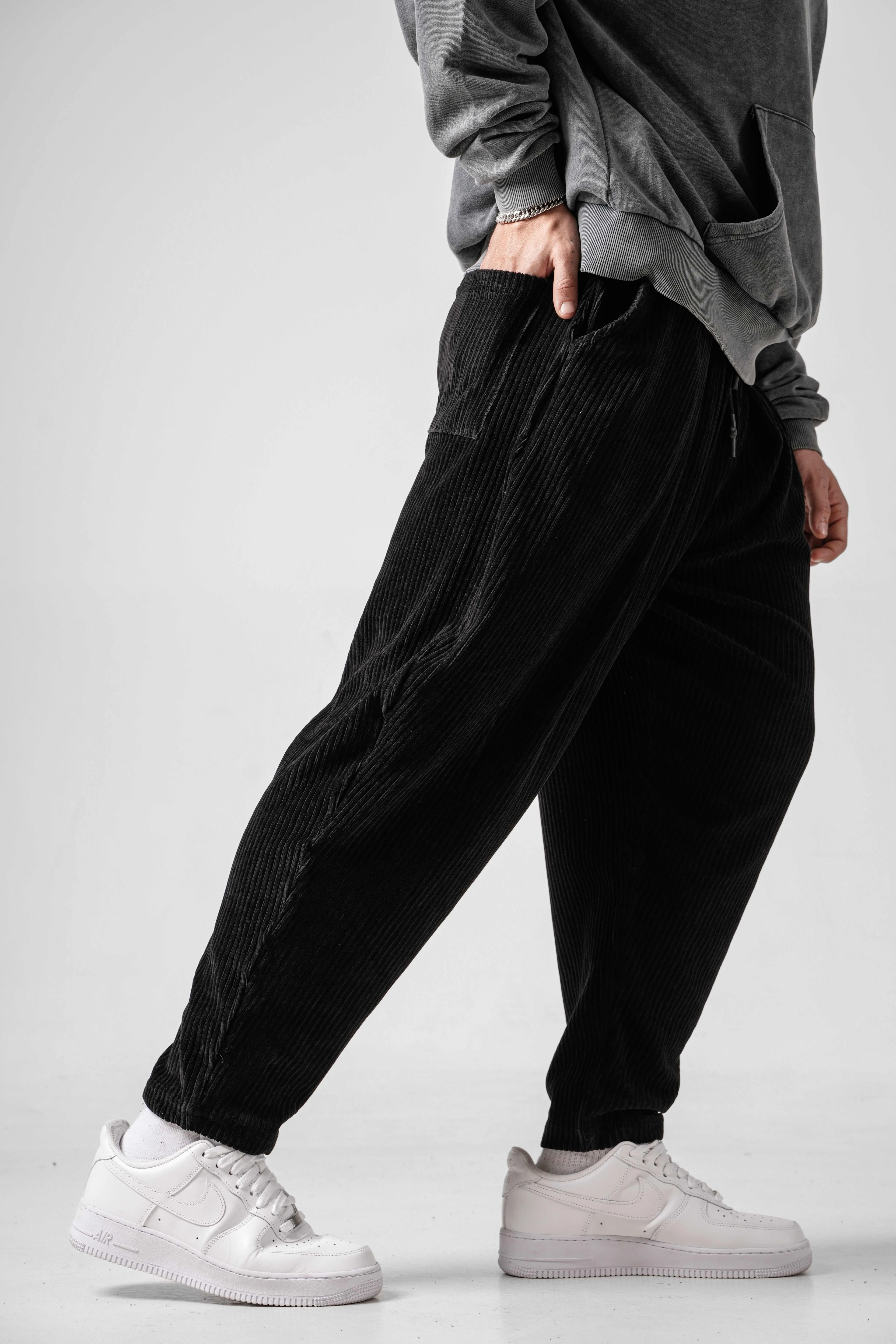 Erkek Siyah Kadife Pileli Yarım Şalvar (SS26)