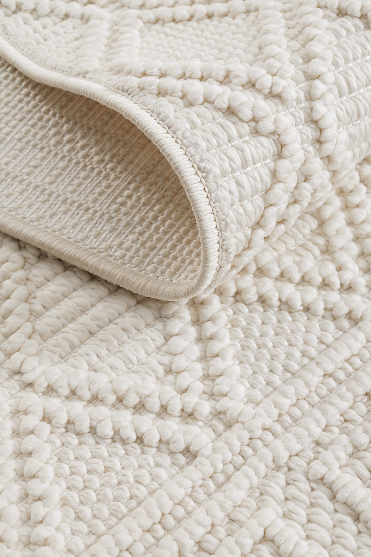 AYTEO HALI DELHİ 3009 KEMİK Yumuşak Ve Parlak Tuşeli Modern Kesme Halı