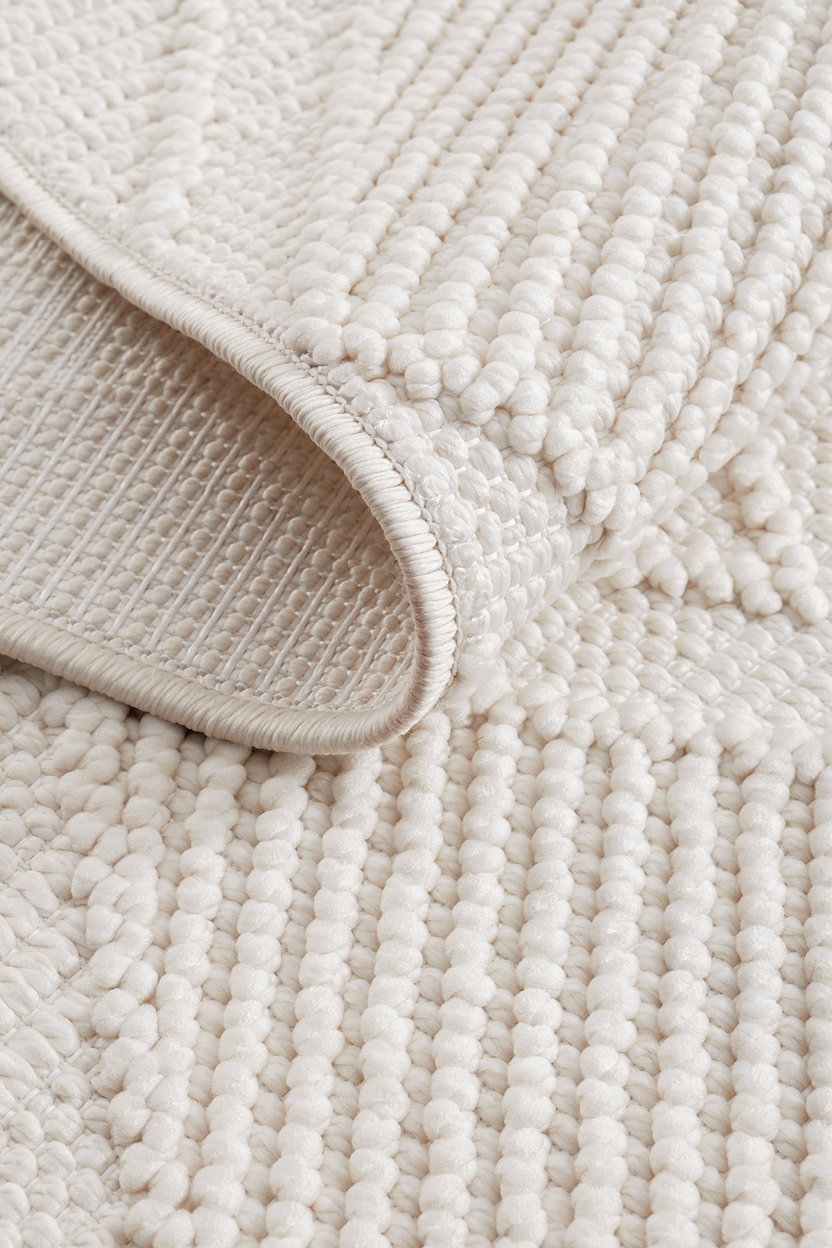 AYTEO HALI DELHİ 3022 KREM Yumuşak Ve Parlak Tuşeli Modern Kesme Halı