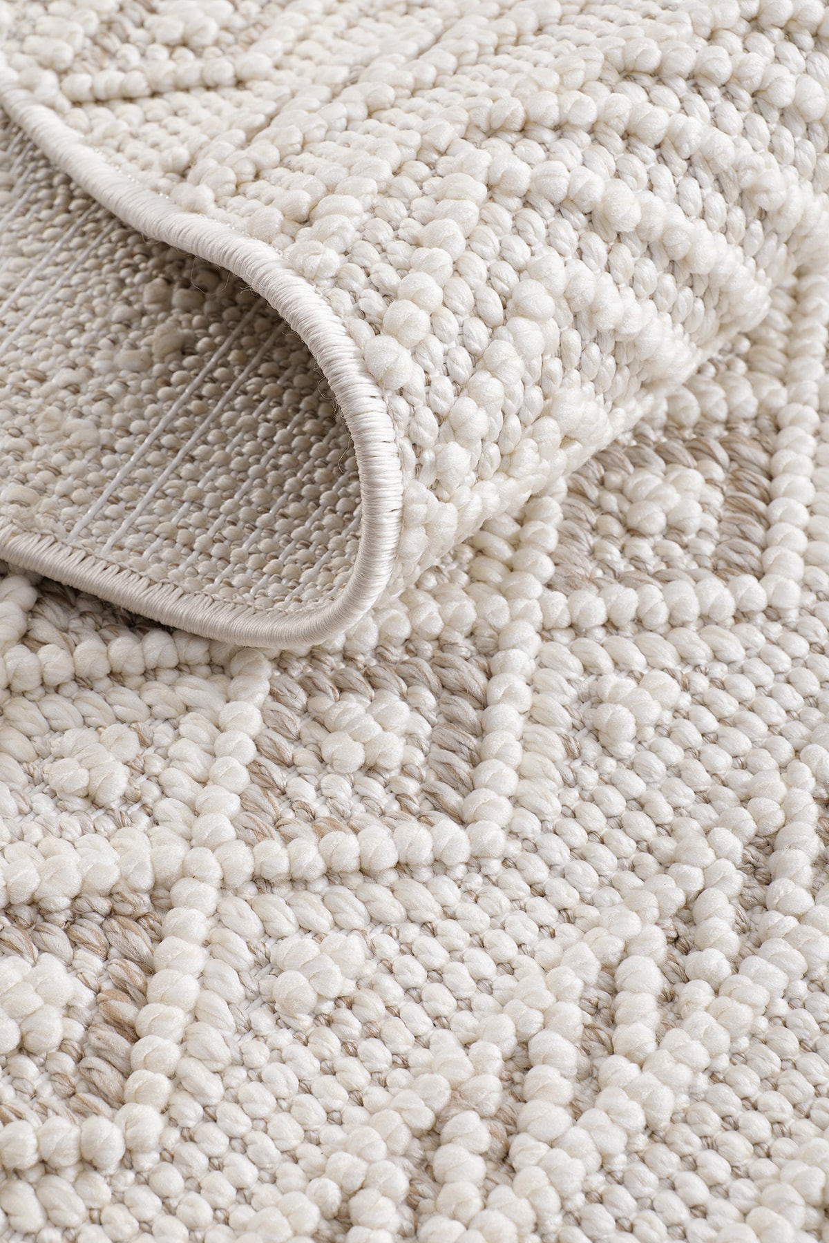 AYTEO HALI DELHİ 3021 KREM Yumuşak Ve Parlak Tuşeli Modern Kesme Halı