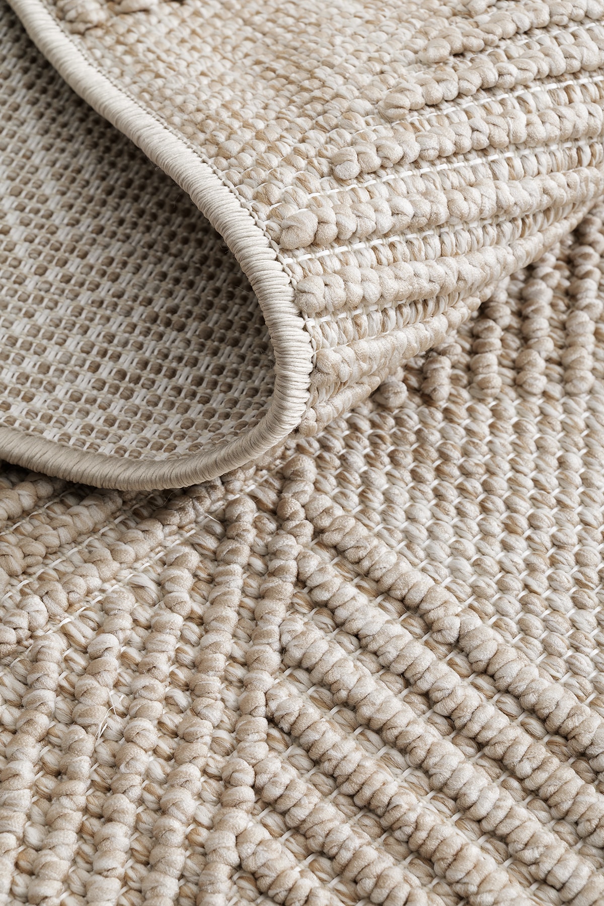 Ayteo Halı Delhi 3007 BEJ Yumuşak Ve Parlak Tuşeli Modern Kesme Halı