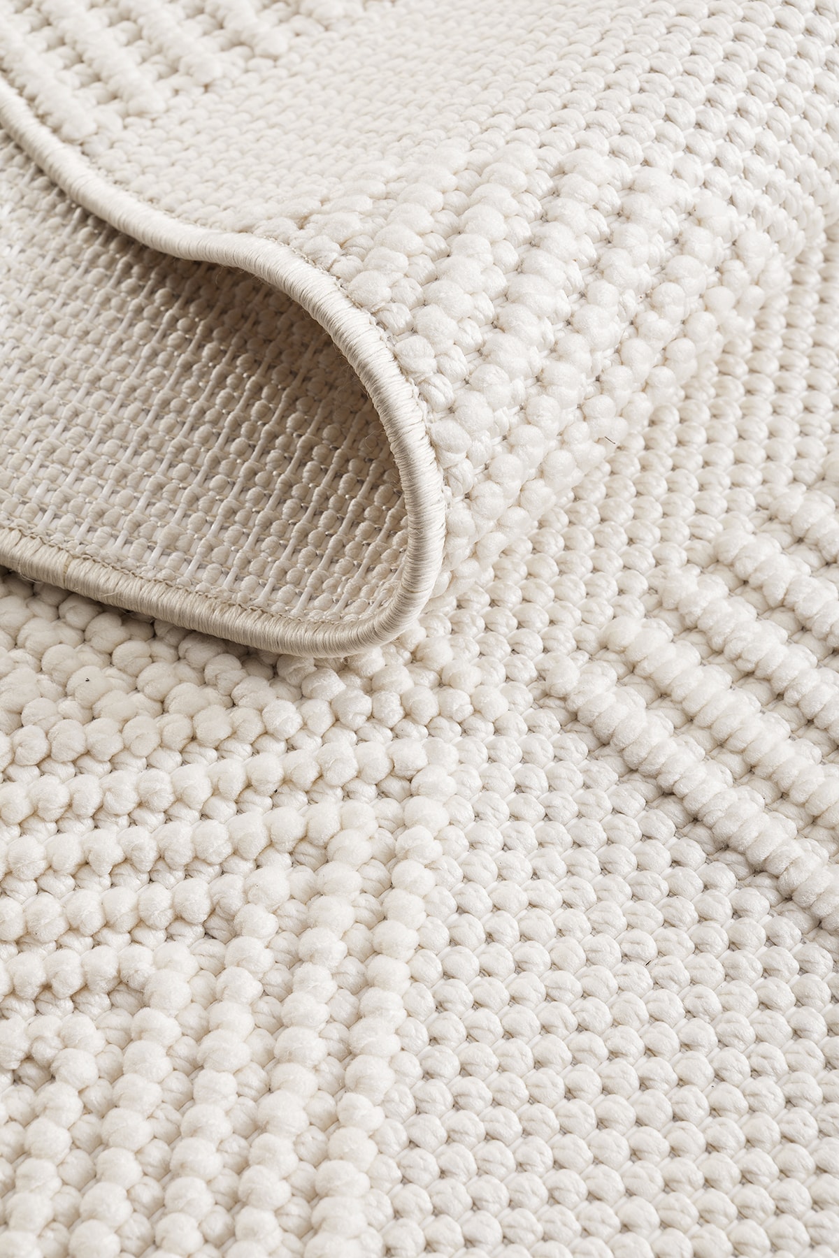 Ayteo Halı Delhi 3007 Beyaz Yumuşak Ve Parlak Tuşeli Modern Kesme Halı