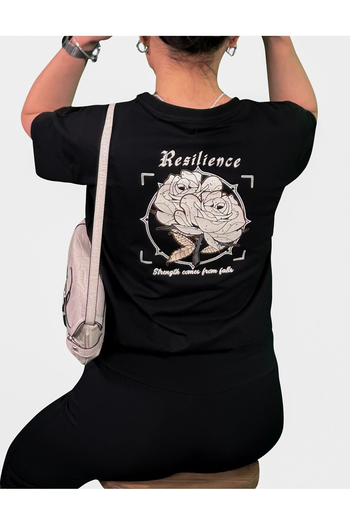 Resilience Sırt Baskılı Unisex Oversize T-Shirt - si̇yah