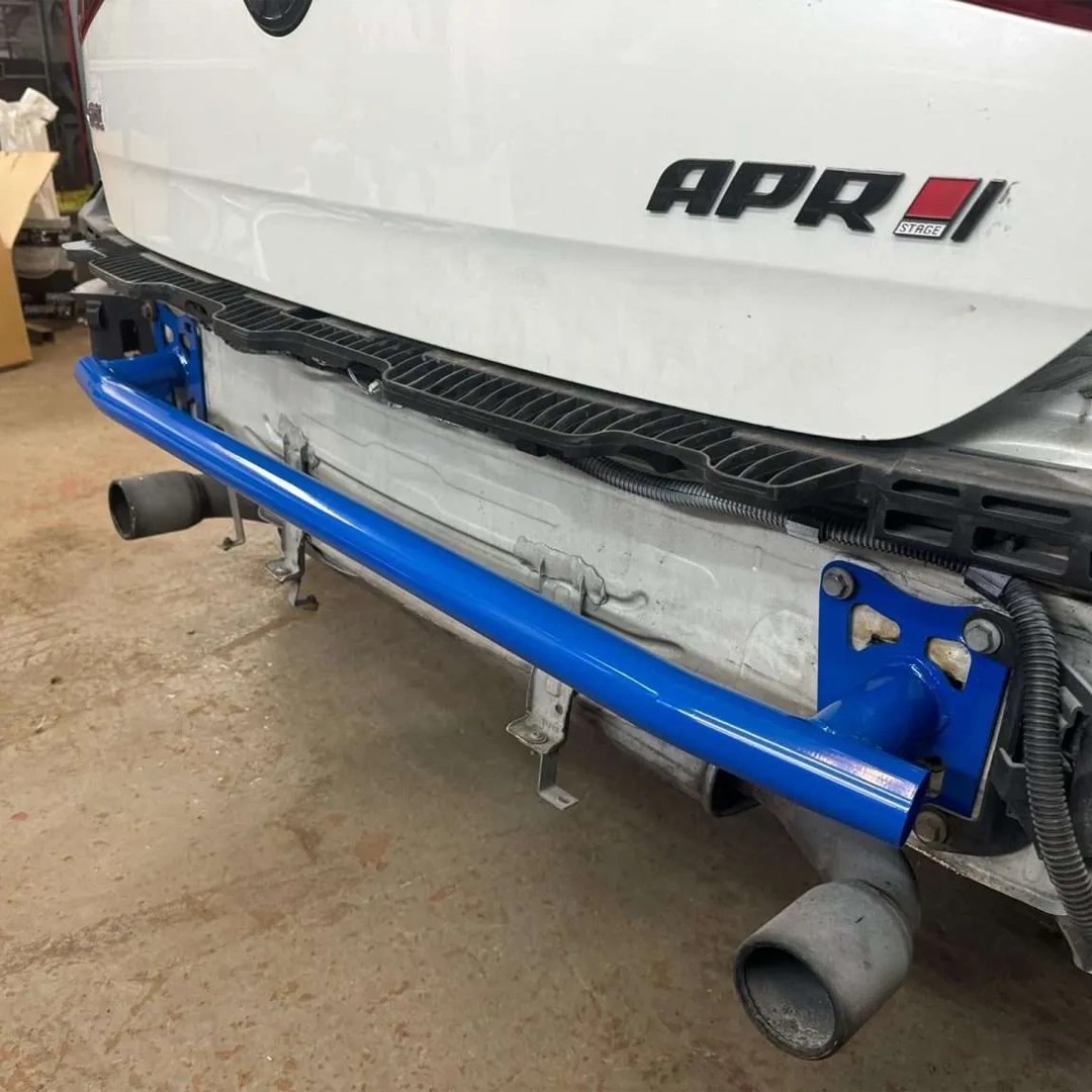 SW Motorsports Golf MK7/MK8 İçin Hafif Arka Darbe Barı